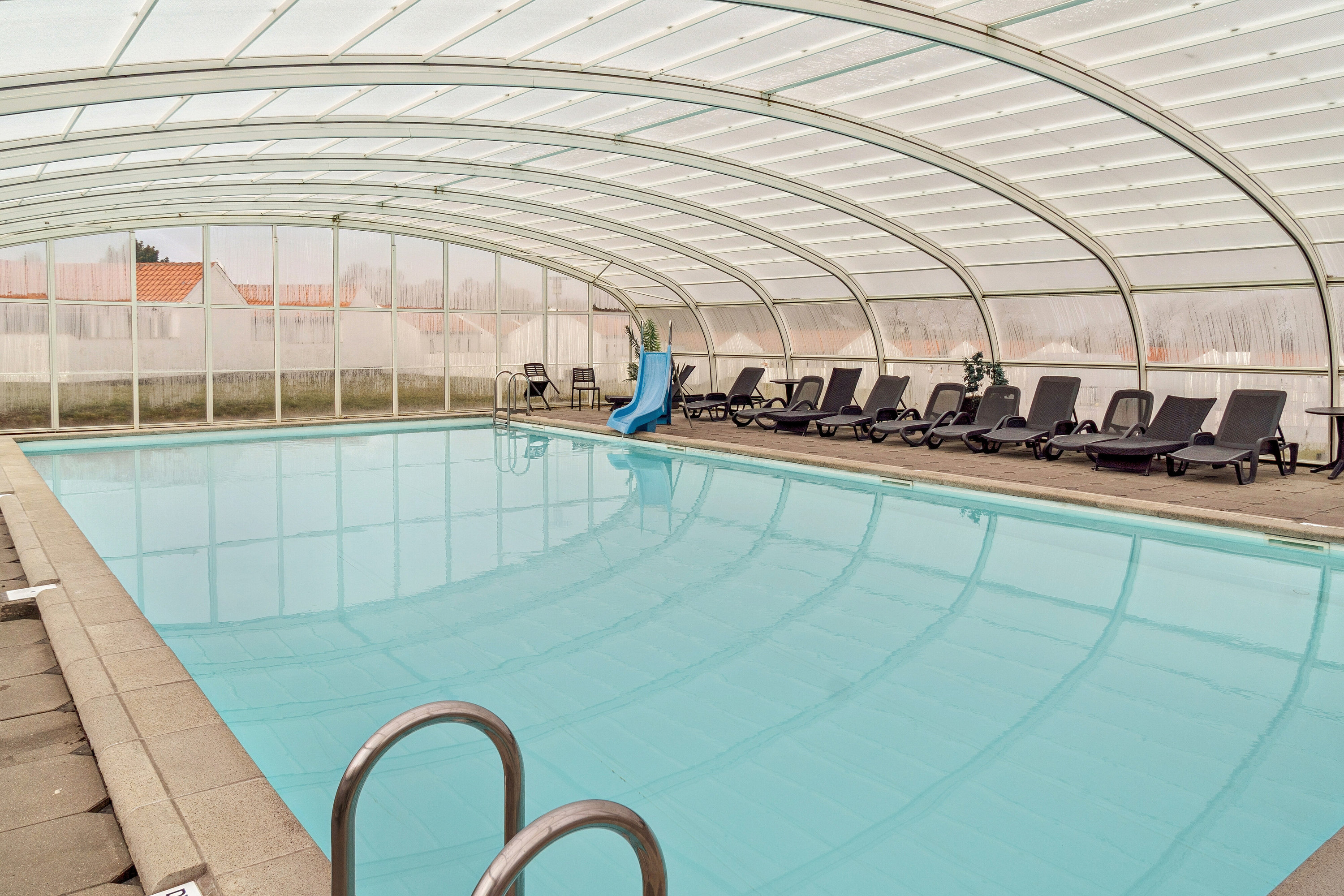 Fremhævet swimmingpool billede i fuldskærmstilstand. Billede af Genvej 4, 82., 3770 Allinge