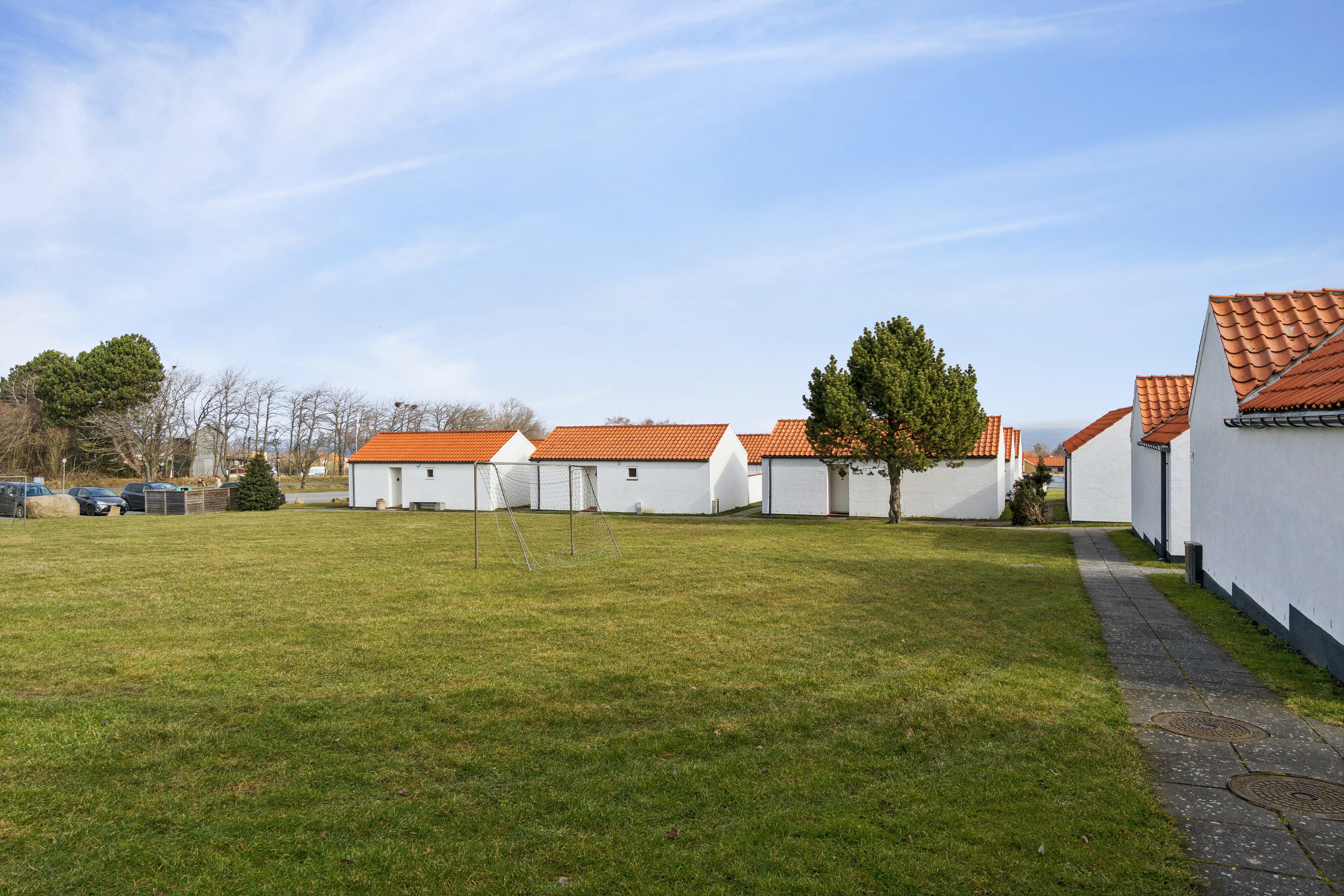 Fremhævet udendørs billede i fuldskærmstilstand. Billede af Genvej 4, 80., Allinge, 3770 Allinge
