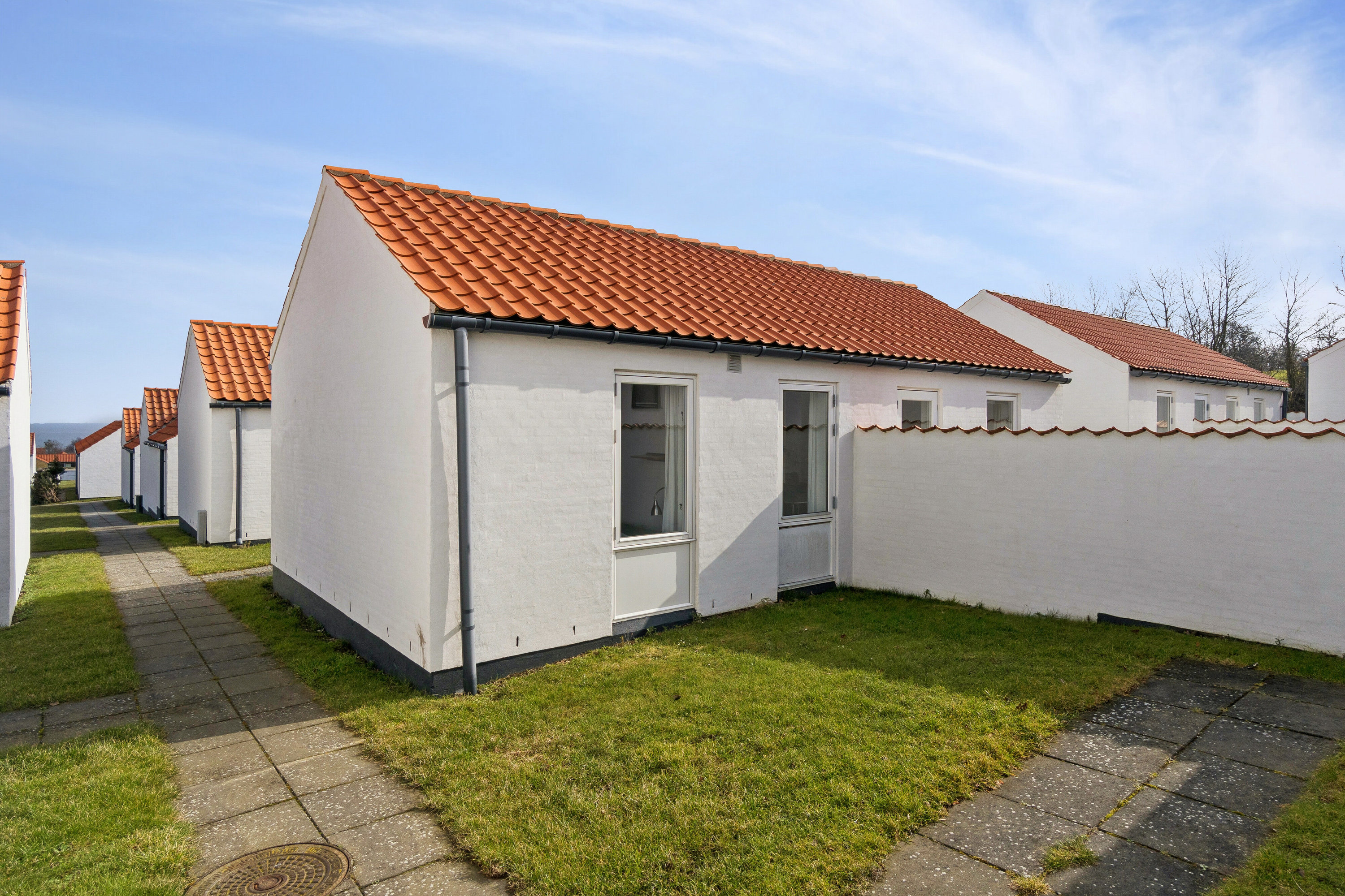 Fremhævet udendørs billede i fuldskærmstilstand. Billede af Genvej 4, 80., Allinge, 3770 Allinge