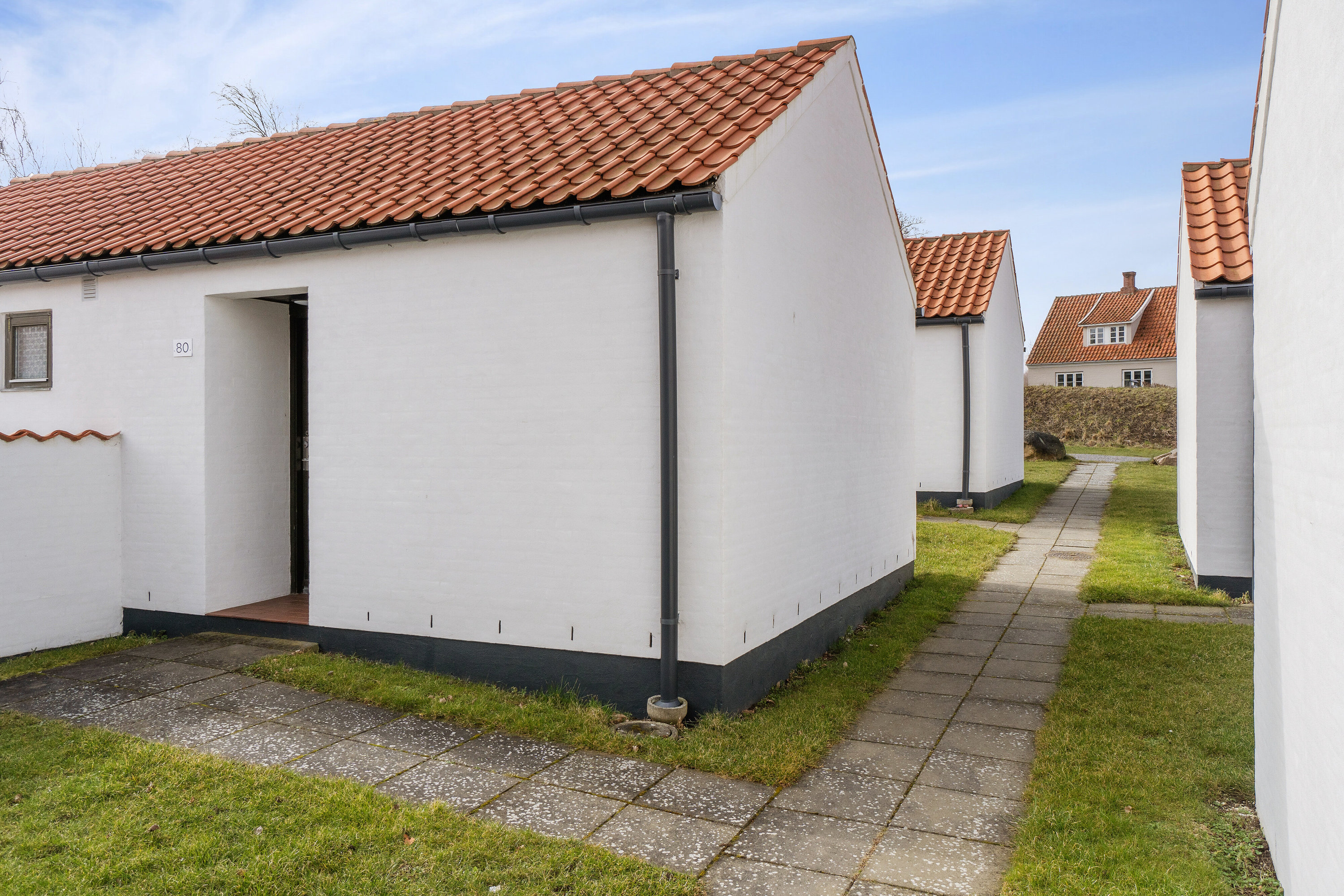 Fremhævet udendørs billede i fuldskærmstilstand. Billede af Genvej 4, 80., Allinge, 3770 Allinge