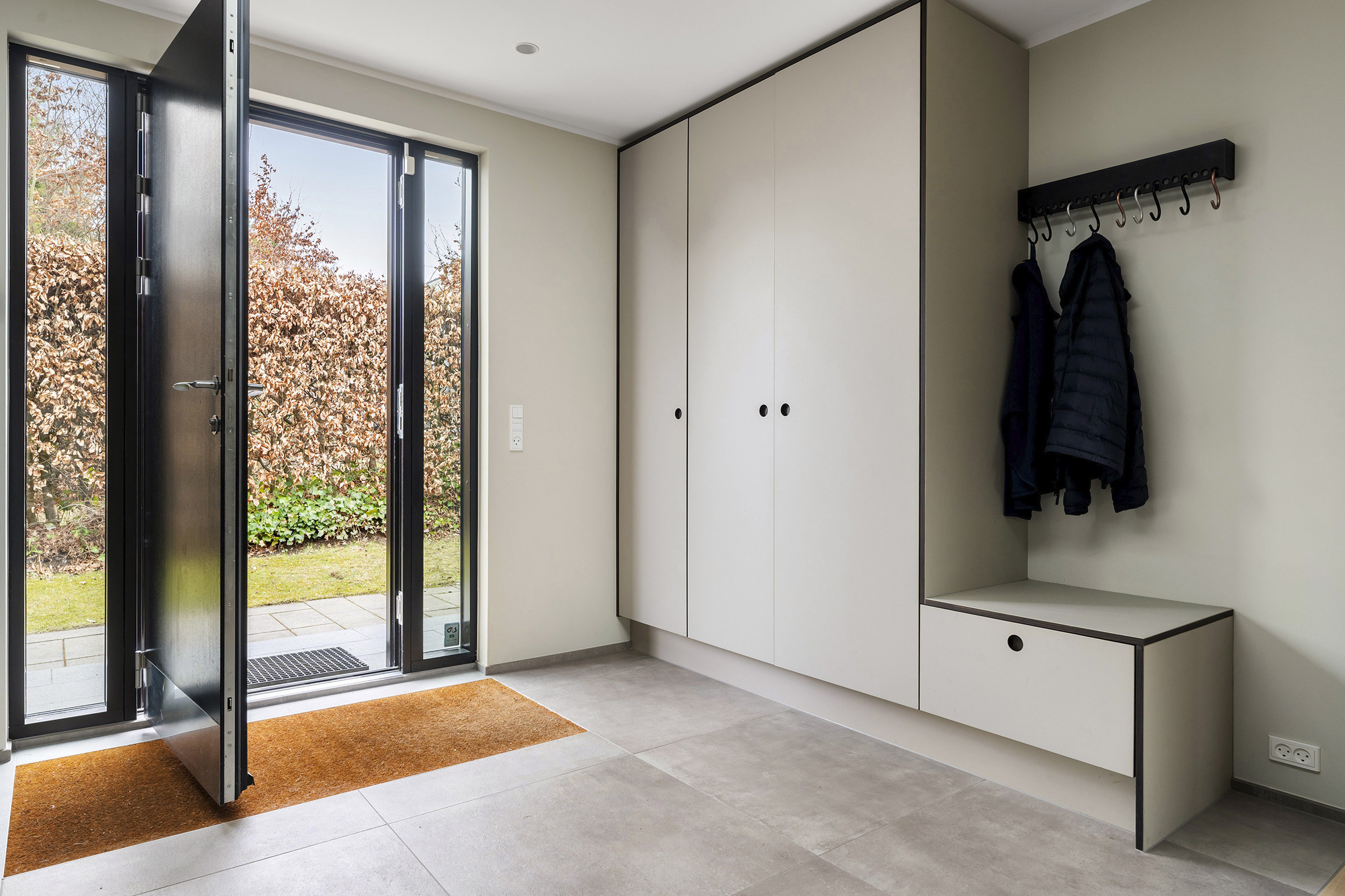 Fremhævet entré billede i fuldskærmstilstand. Billede af Ellehegnet 16, Trørød, 2950 Vedbæk