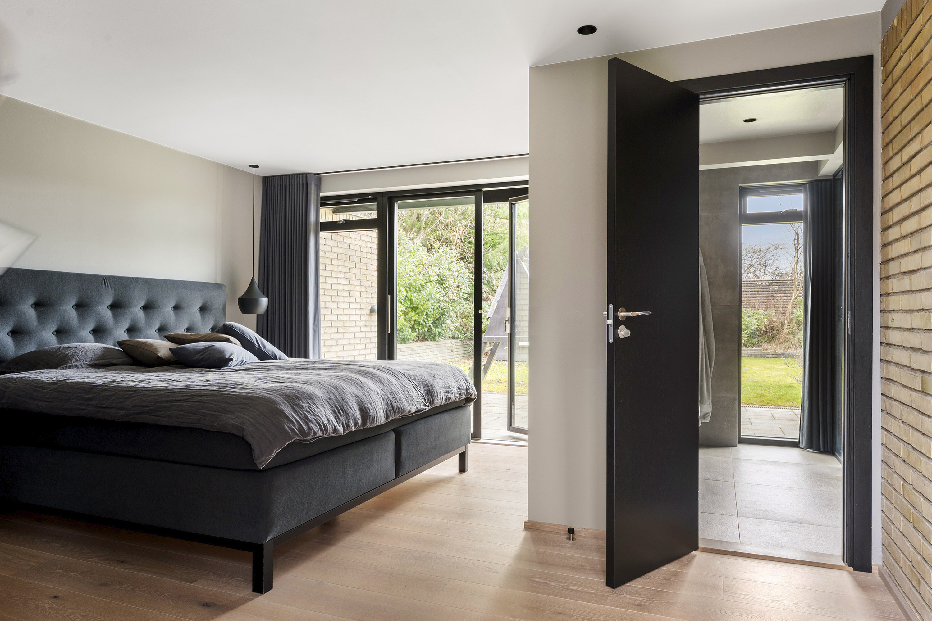 Fremhævet soveværelse billede i fuldskærmstilstand. Billede af Ellehegnet 16, Trørød, 2950 Vedbæk