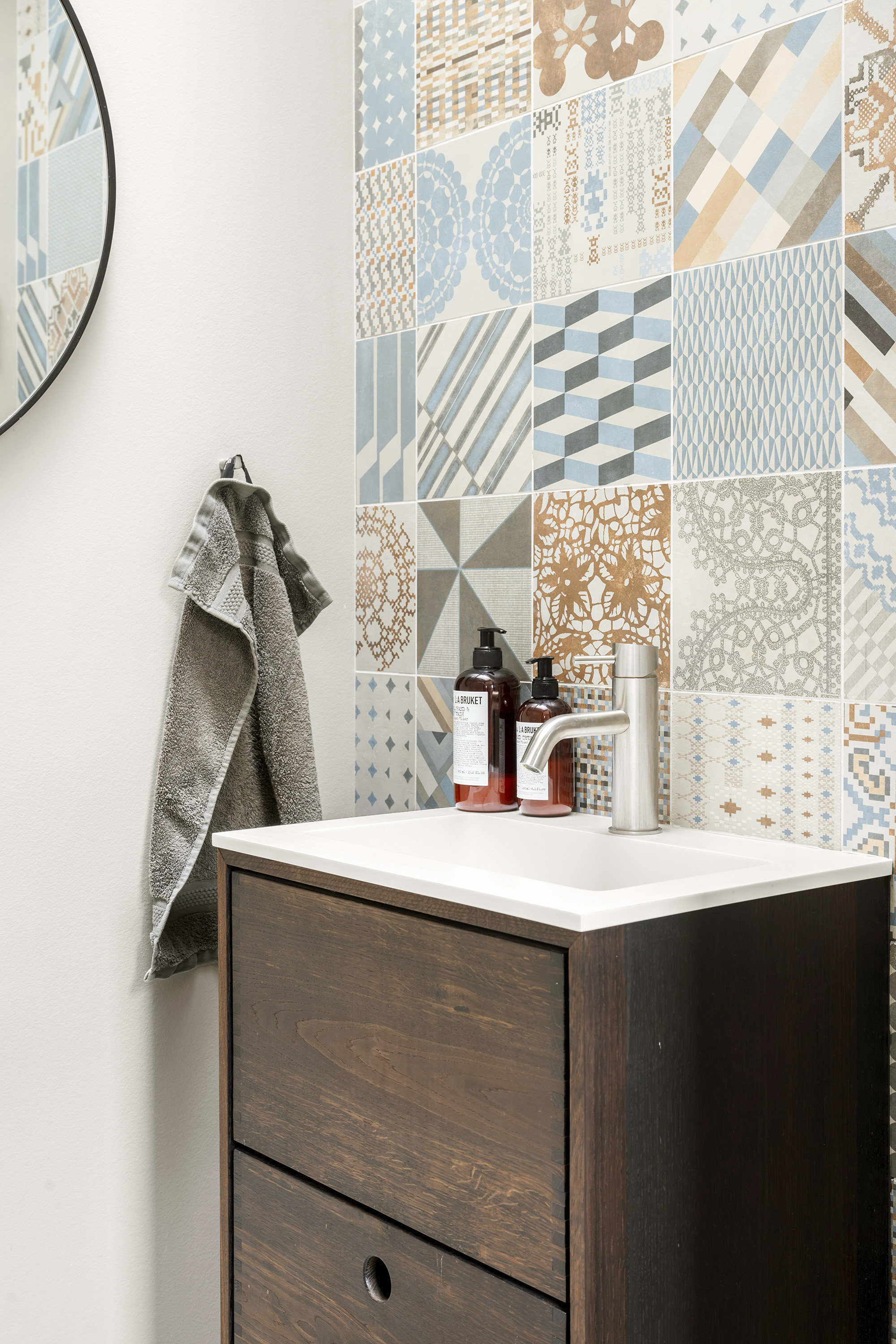 Fremhævet badeværelse billede i fuldskærmstilstand. Billede af Ellehegnet 16, Trørød, 2950 Vedbæk