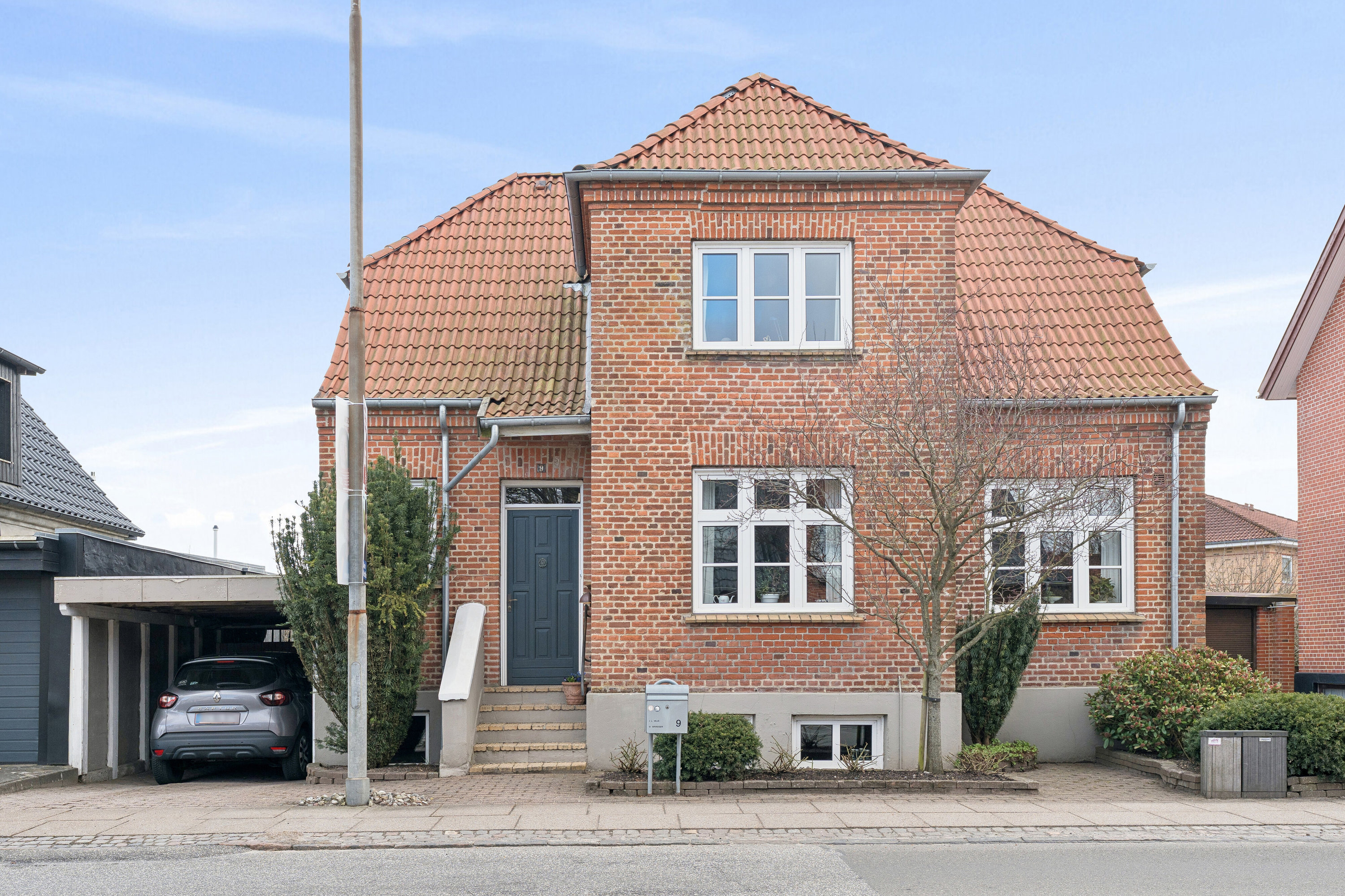 Fremhævet set fra vejen billede i fuldskærmstilstand. Billede af Østergade 9, 7200 Grindsted