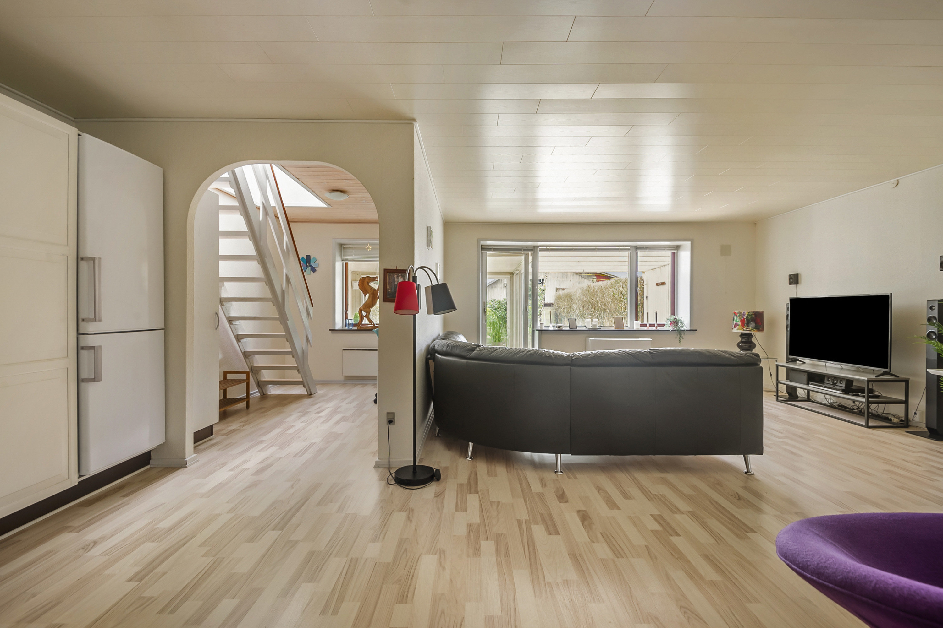 Fremhævet stue billede i fuldskærmstilstand. Billede af Egevangen 12C, Sig, 6800 Varde