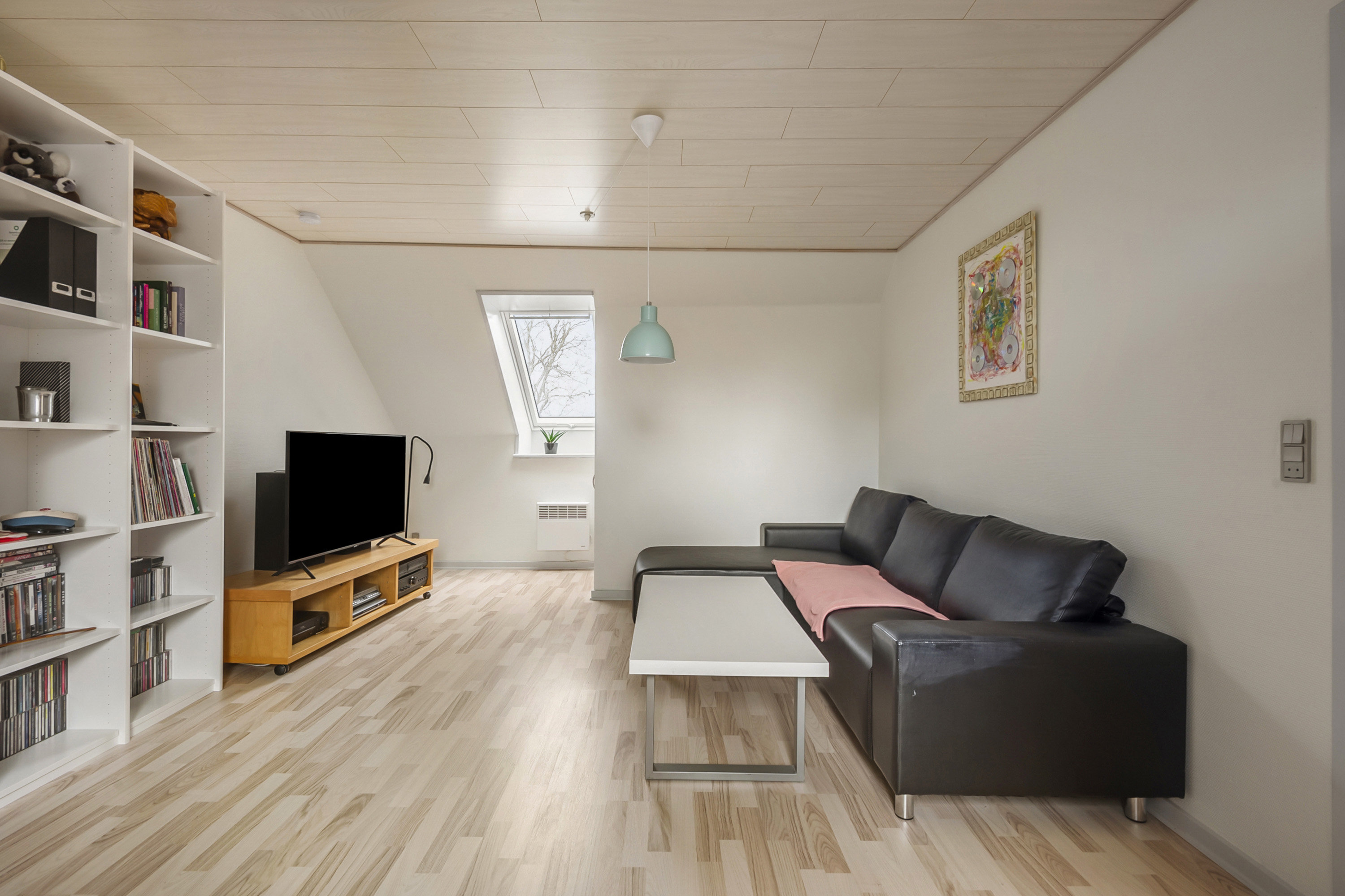 Fremhævet stue billede i fuldskærmstilstand. Billede af Egevangen 12C, Sig, 6800 Varde