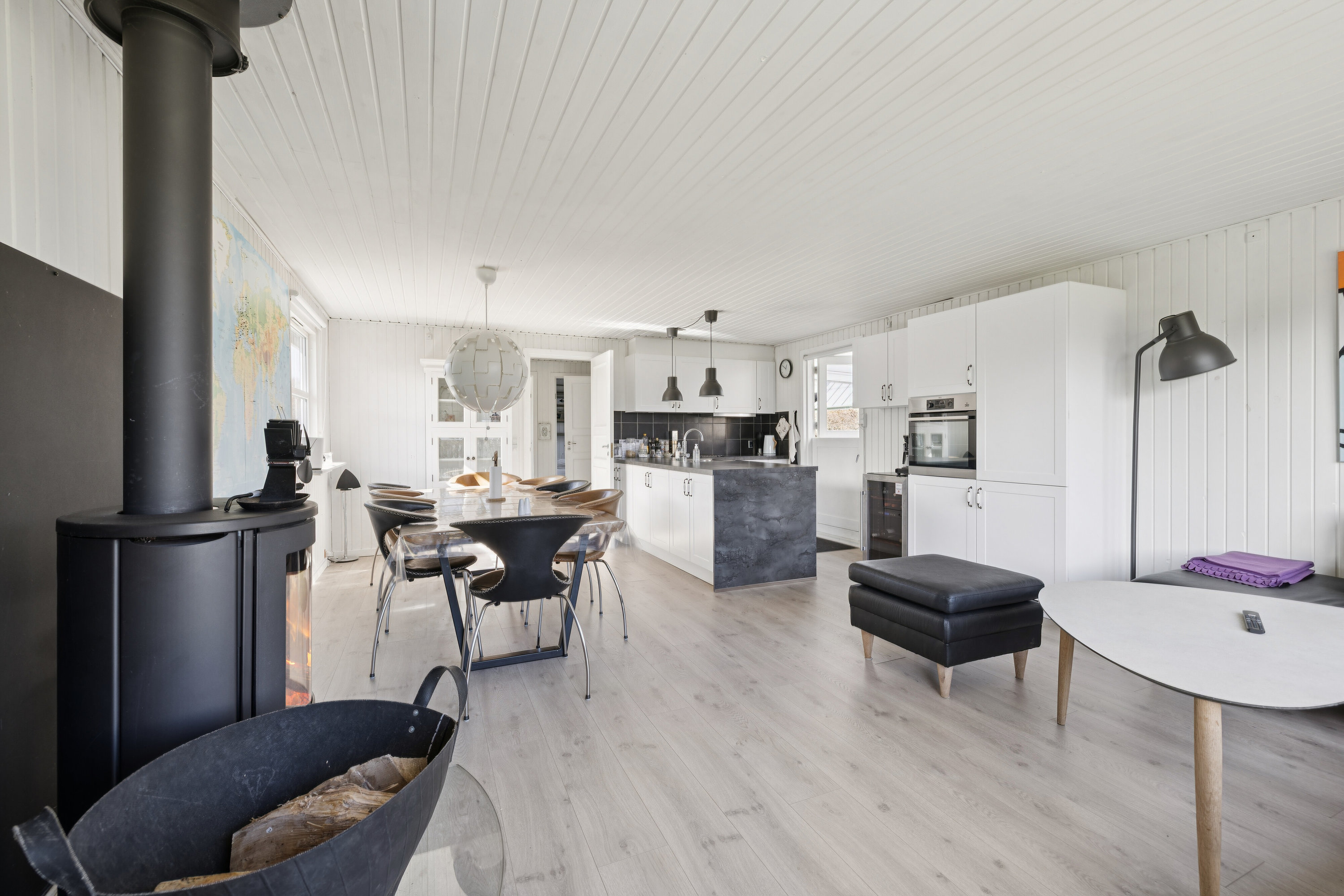 Fremhævet stue billede i fuldskærmstilstand. Billede af Hybenvænget 5, Spodsbj Drej, 5900 Rudkøbing