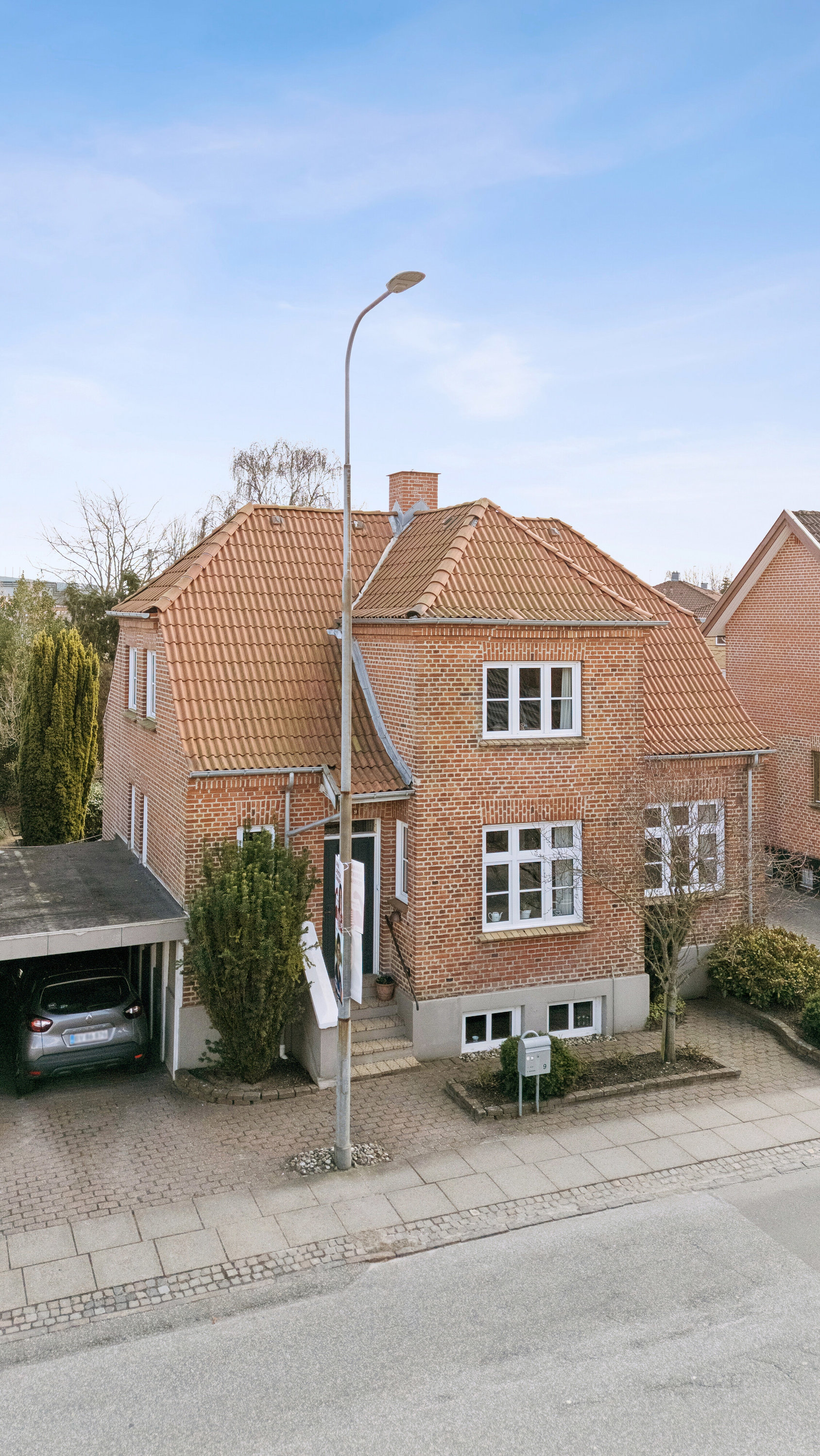 Fremhævet set fra vejen billede i fuldskærmstilstand. Billede af Østergade 9, 7200 Grindsted