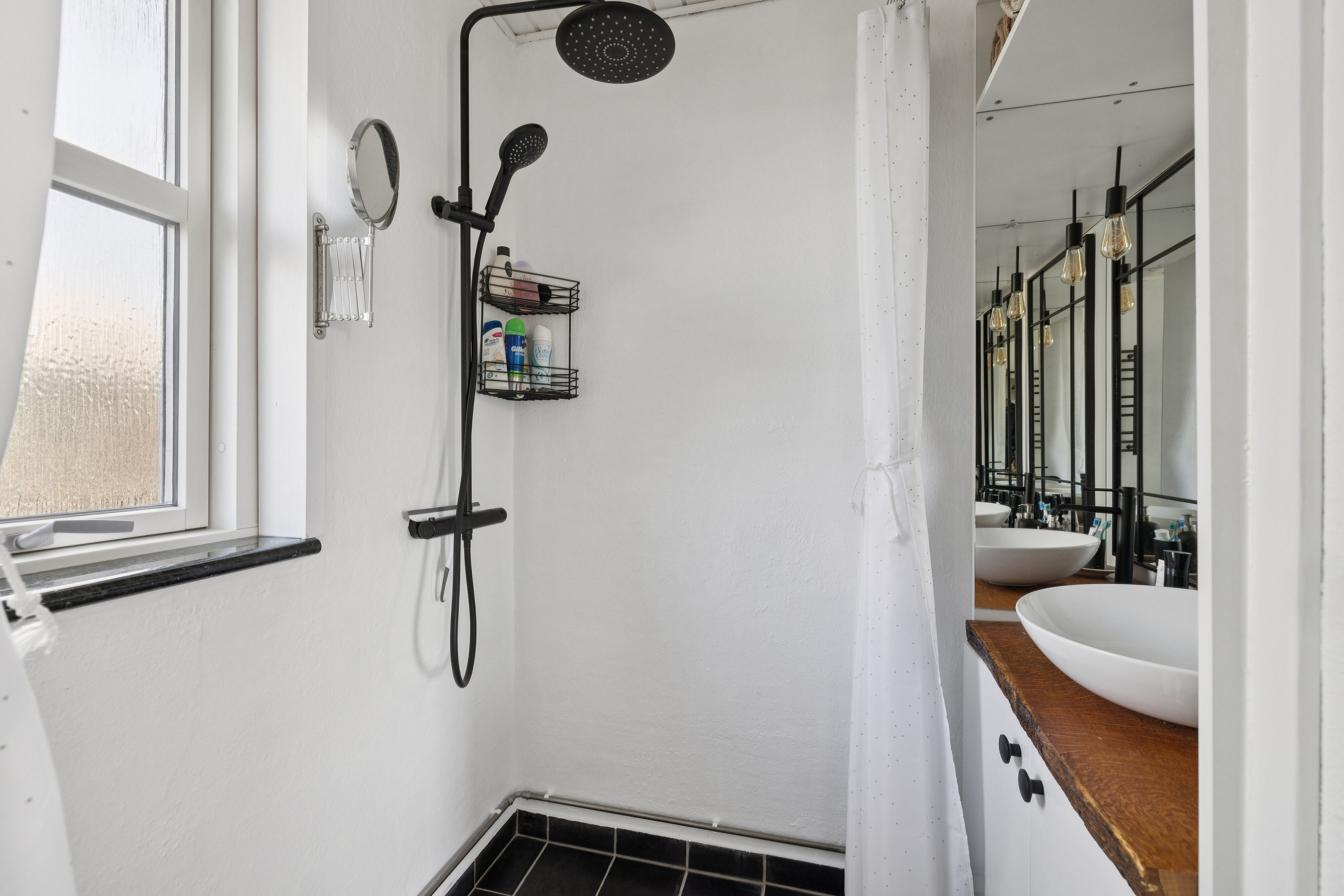 Fremhævet badeværelse billede i fuldskærmstilstand. Billede af Hybenvænget 5, Spodsbj Drej, 5900 Rudkøbing