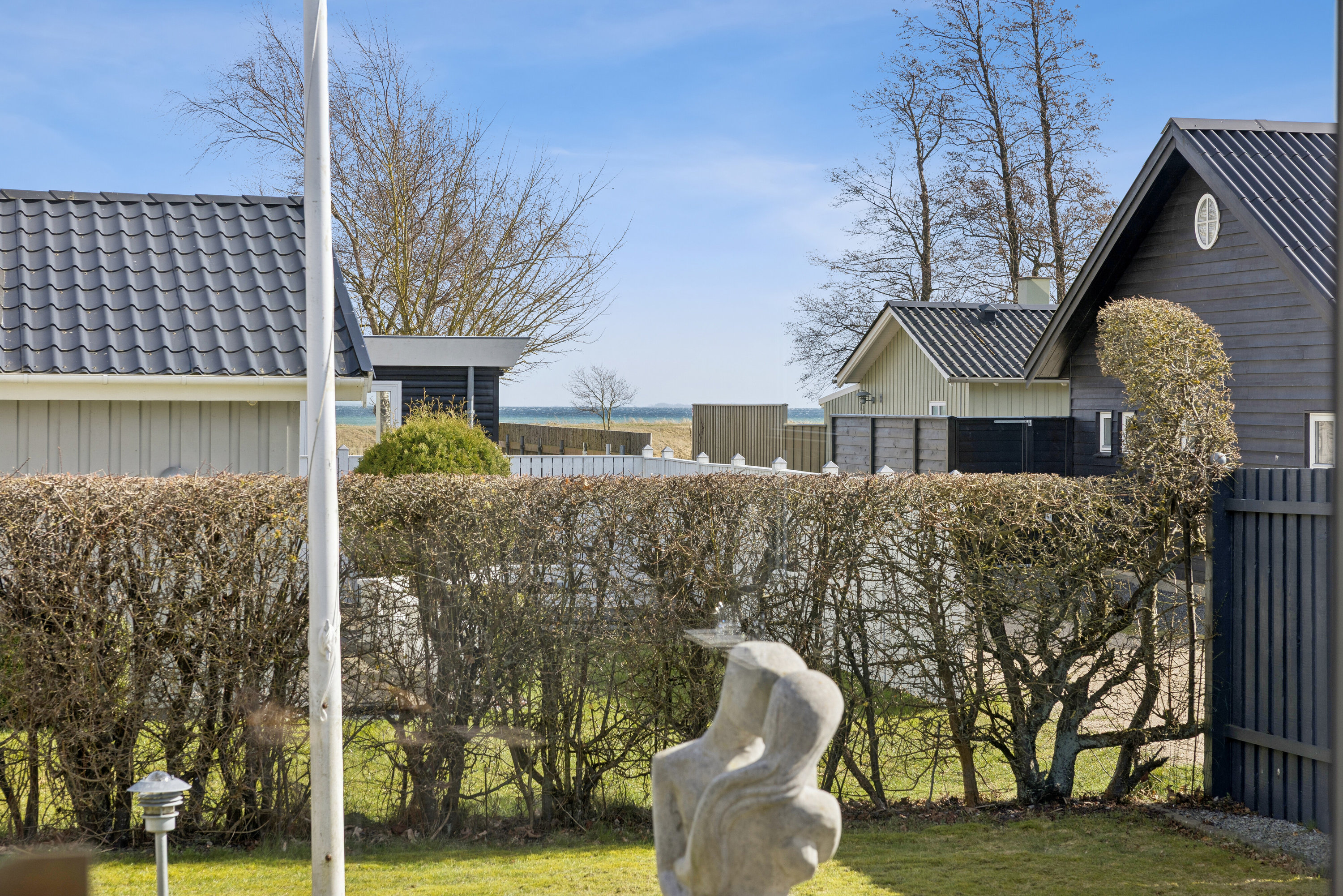 Fremhævet udendørs billede i fuldskærmstilstand. Billede af Hybenvænget 5, Spodsbj Drej, 5900 Rudkøbing