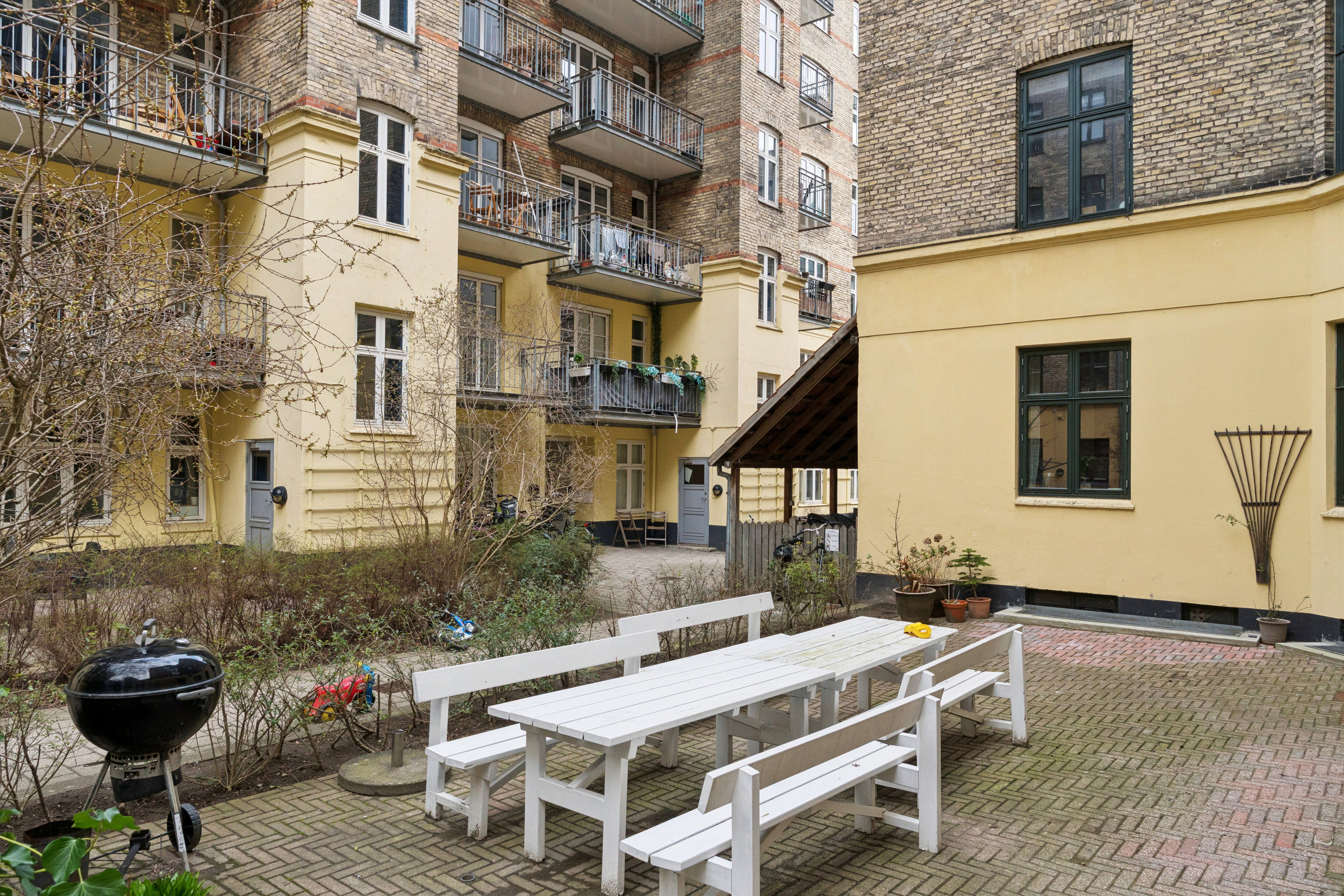 Fremhævet gårdmiljø billede i fuldskærmstilstand. Billede af Fiskedamsgade 20, 1. tv., 2100 København Ø