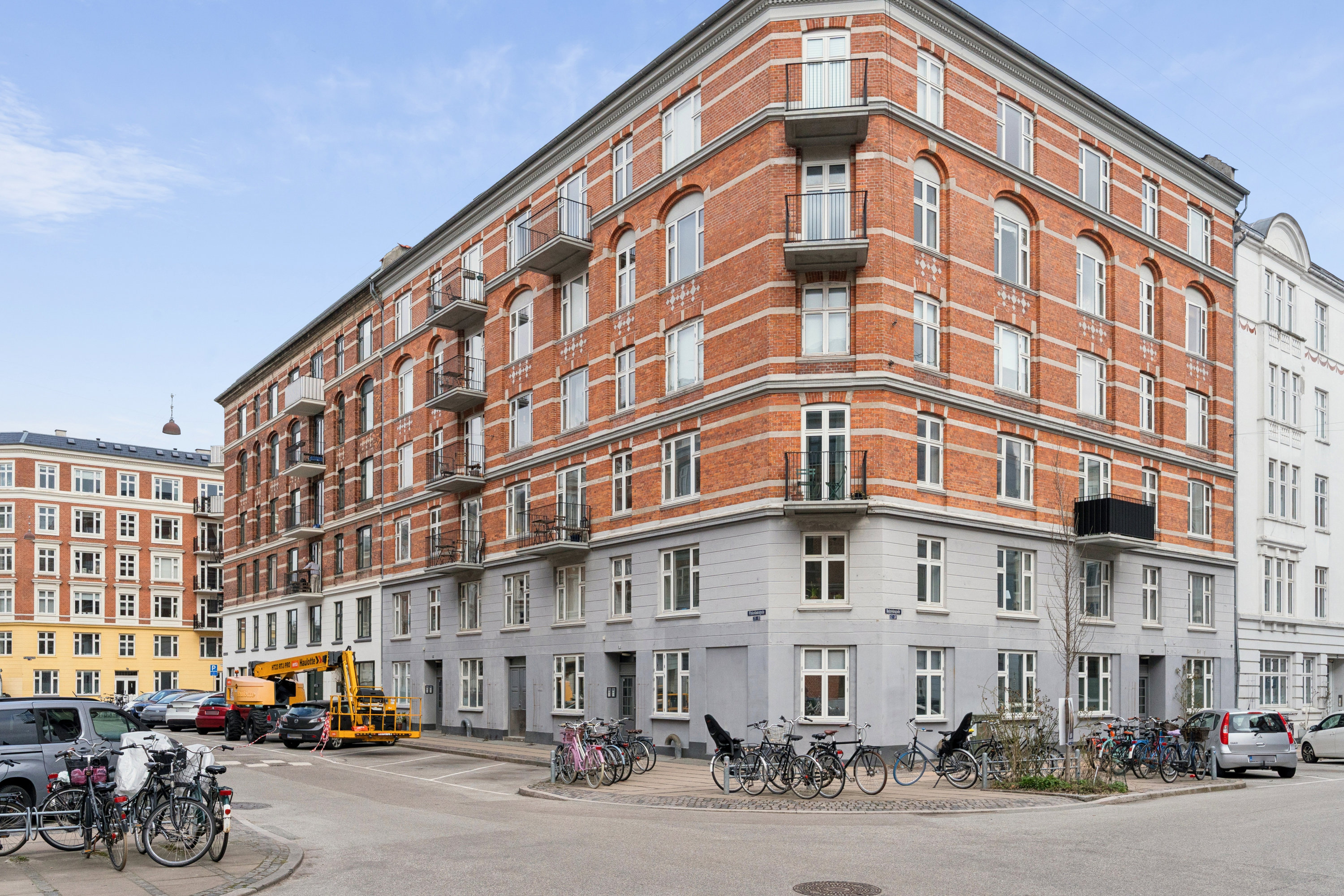 Fremhævet andet billede i fuldskærmstilstand. Billede af Fiskedamsgade 20, 1. tv., 2100 København Ø