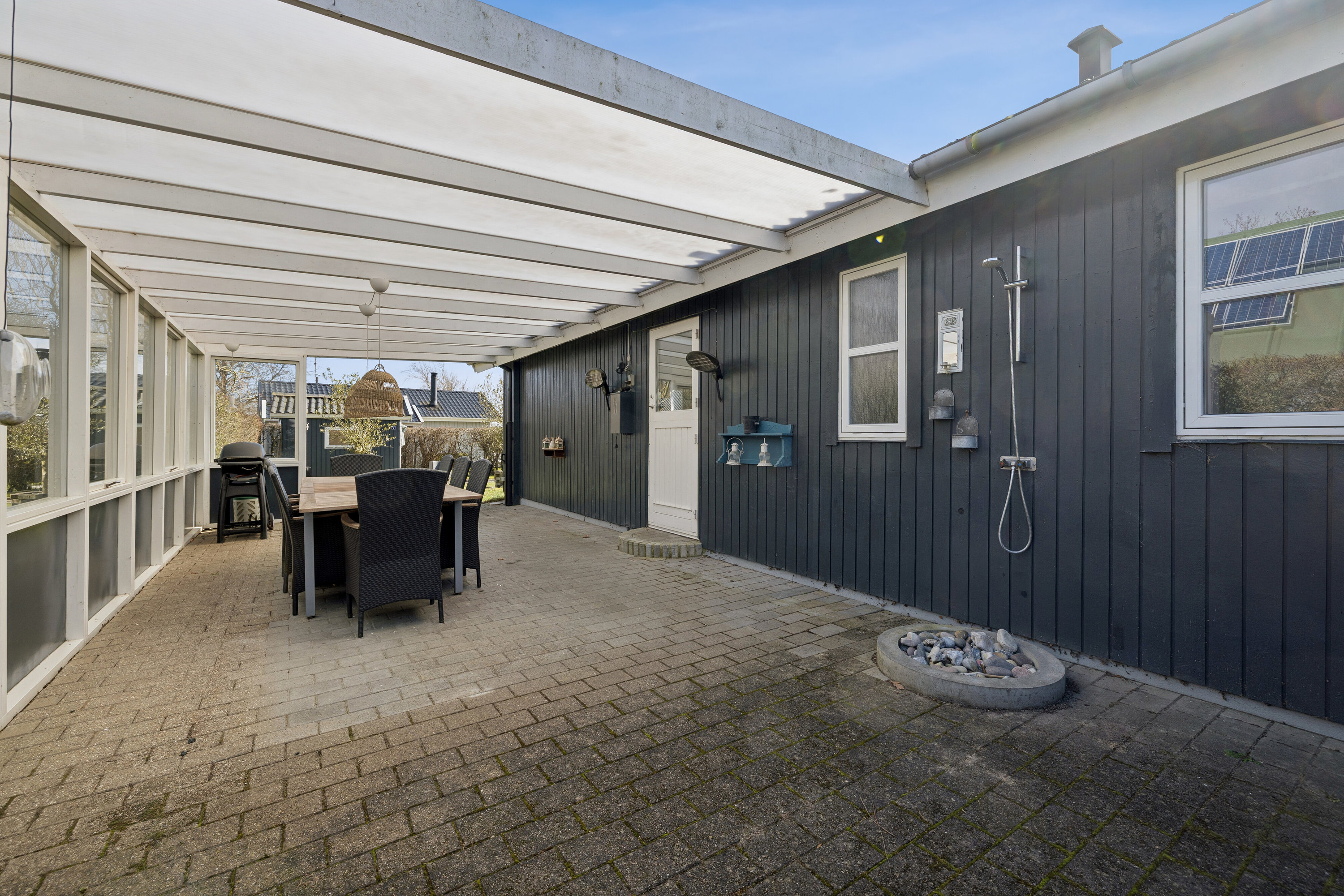 Fremhævet overdækket terrasse billede i fuldskærmstilstand. Billede af Hybenvænget 5, Spodsbj Drej, 5900 Rudkøbing