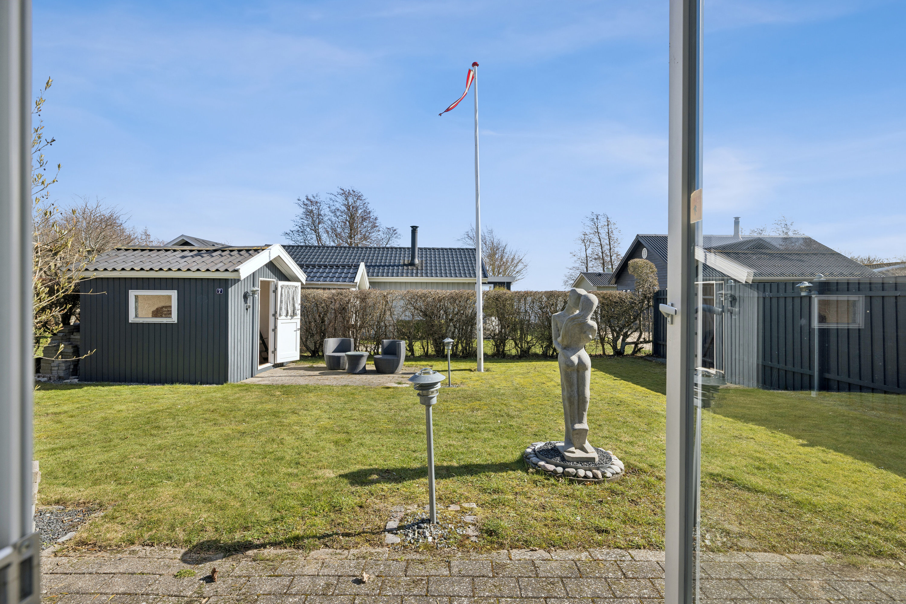 Fremhævet udendørs billede i fuldskærmstilstand. Billede af Hybenvænget 5, Spodsbj Drej, 5900 Rudkøbing