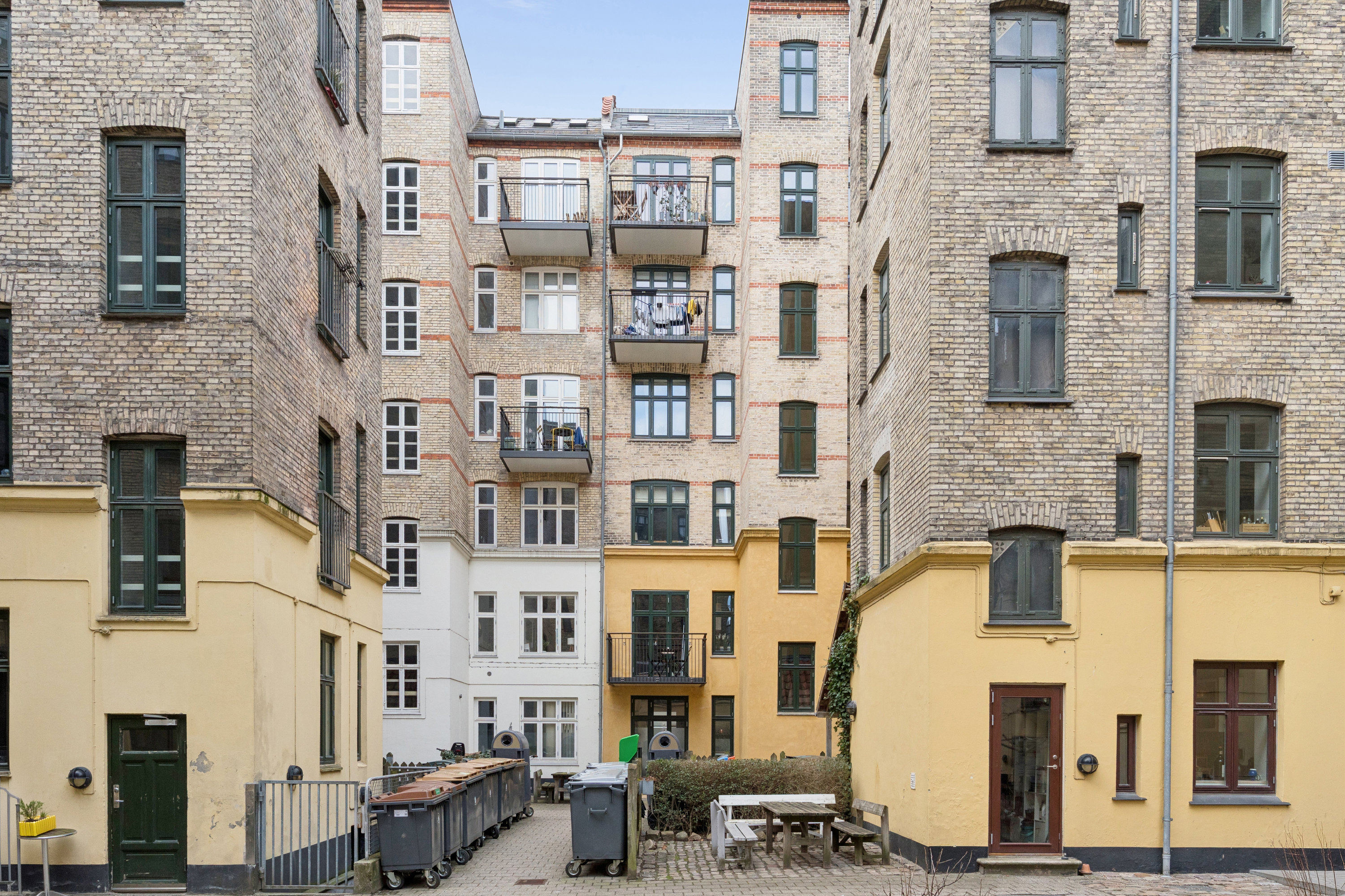 Fremhævet andet billede i fuldskærmstilstand. Billede af Fiskedamsgade 20, 1. tv., 2100 København Ø