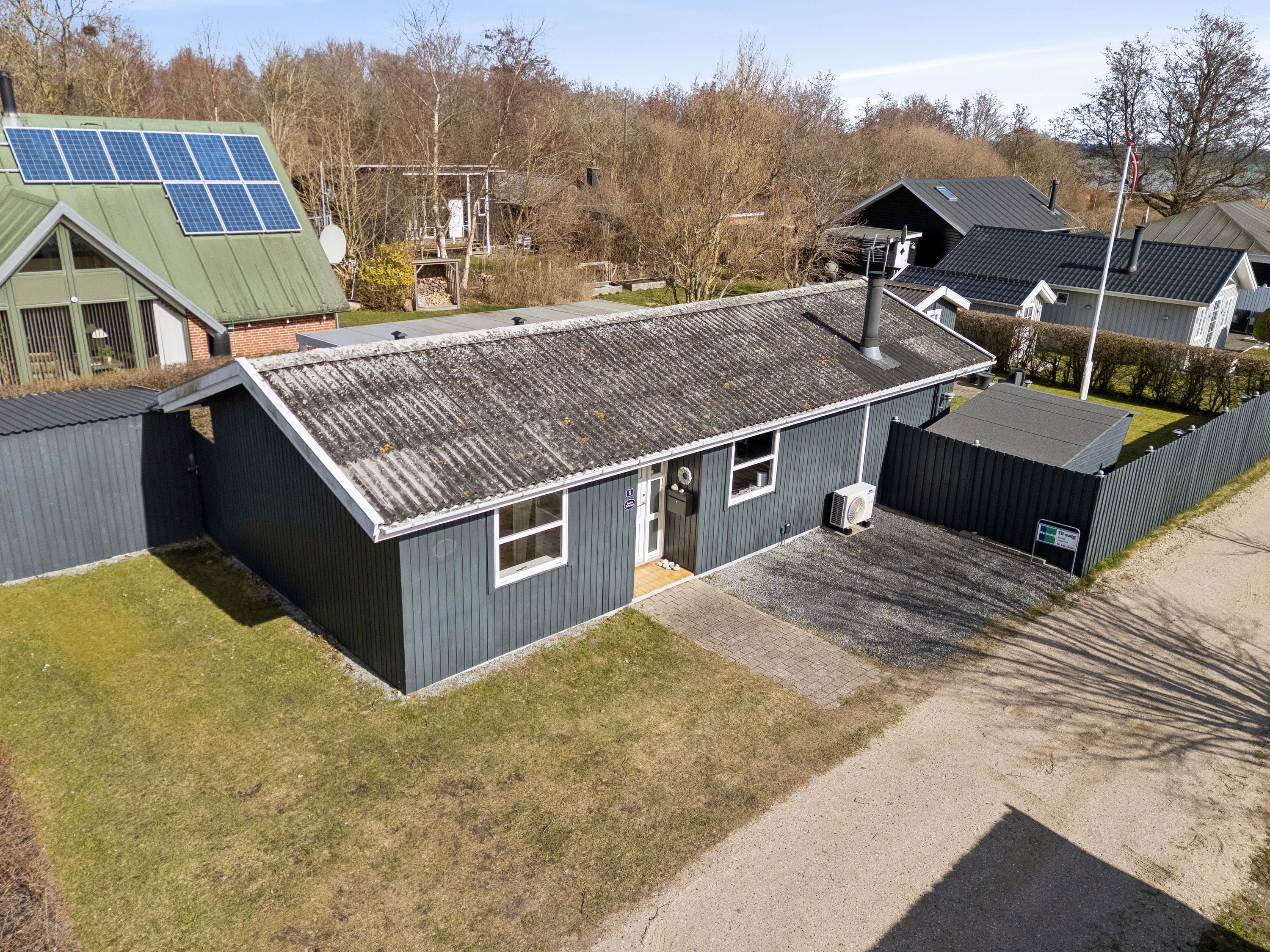 Fremhævet set fra vejen billede i fuldskærmstilstand. Billede af Hybenvænget 5, Spodsbj Drej, 5900 Rudkøbing