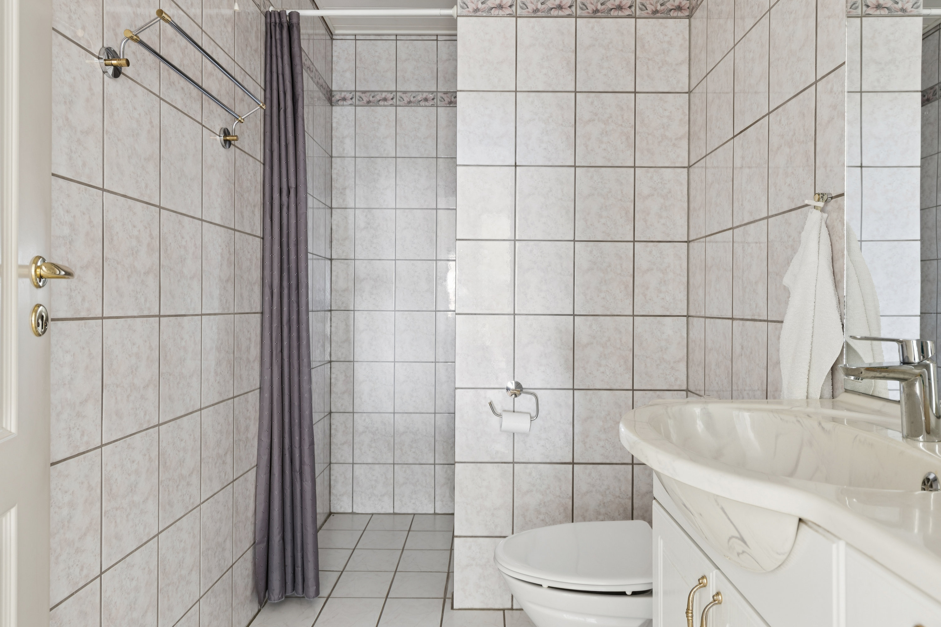 Fremhævet badeværelse billede i fuldskærmstilstand. Billede af Fladehøj 9, 4534 Hørve