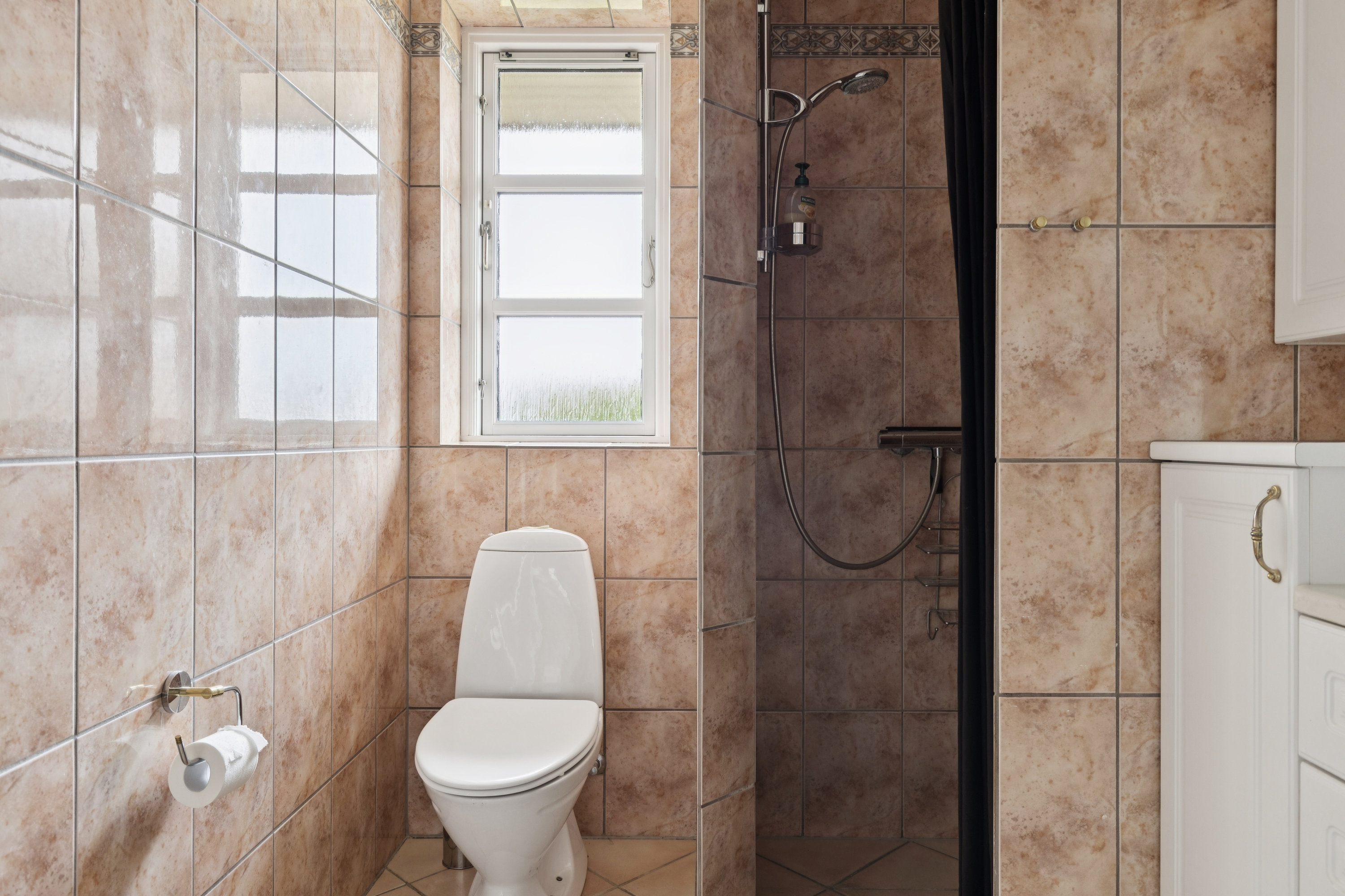 Fremhævet badeværelse billede i fuldskærmstilstand. Billede af Fladehøj 9, 4534 Hørve