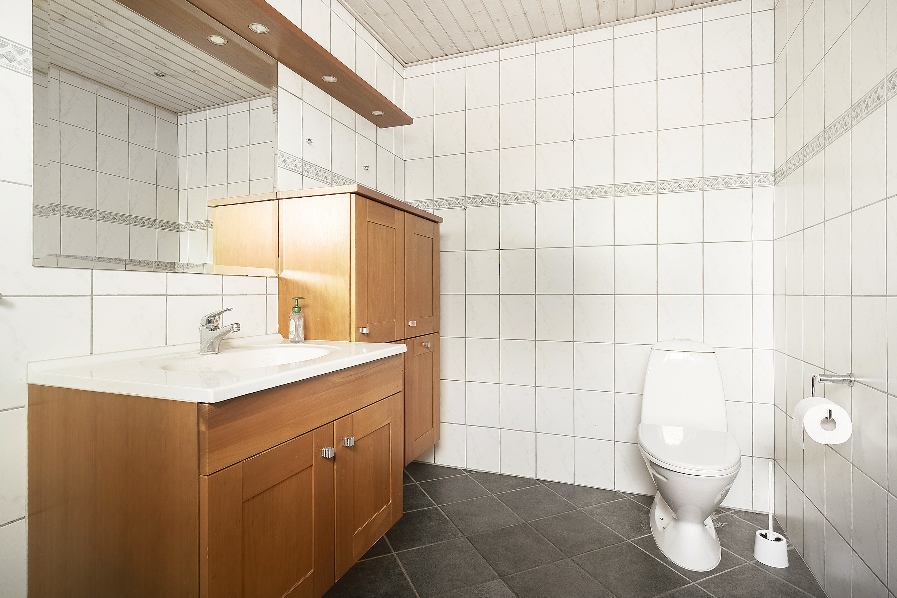 Fremhævet badeværelse billede i fuldskærmstilstand. Billede af Erlevvej 68, 6100 Haderslev