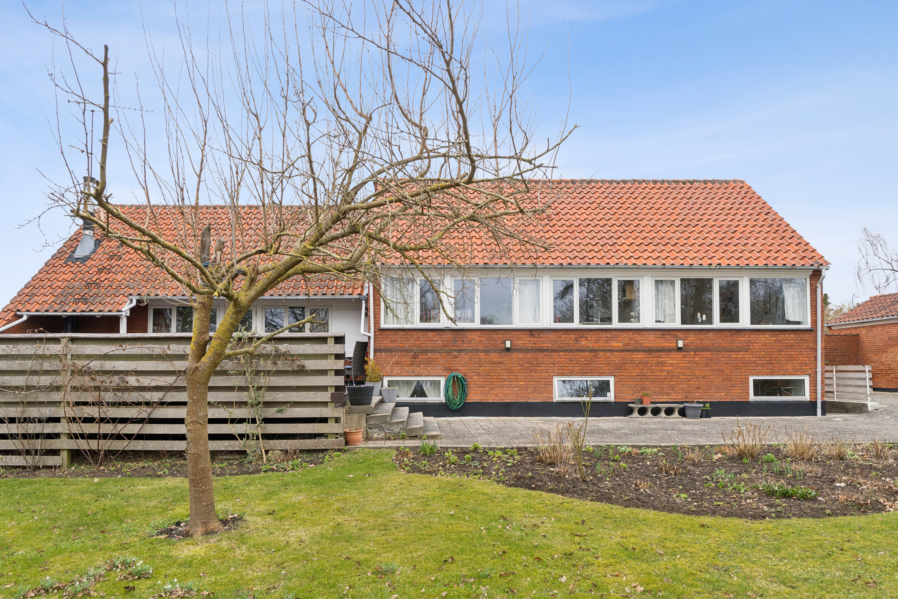 Fremhævet set fra haven billede i fuldskærmstilstand. Billede af Ved Fortunen 2A, 2800 Kongens Lyngby