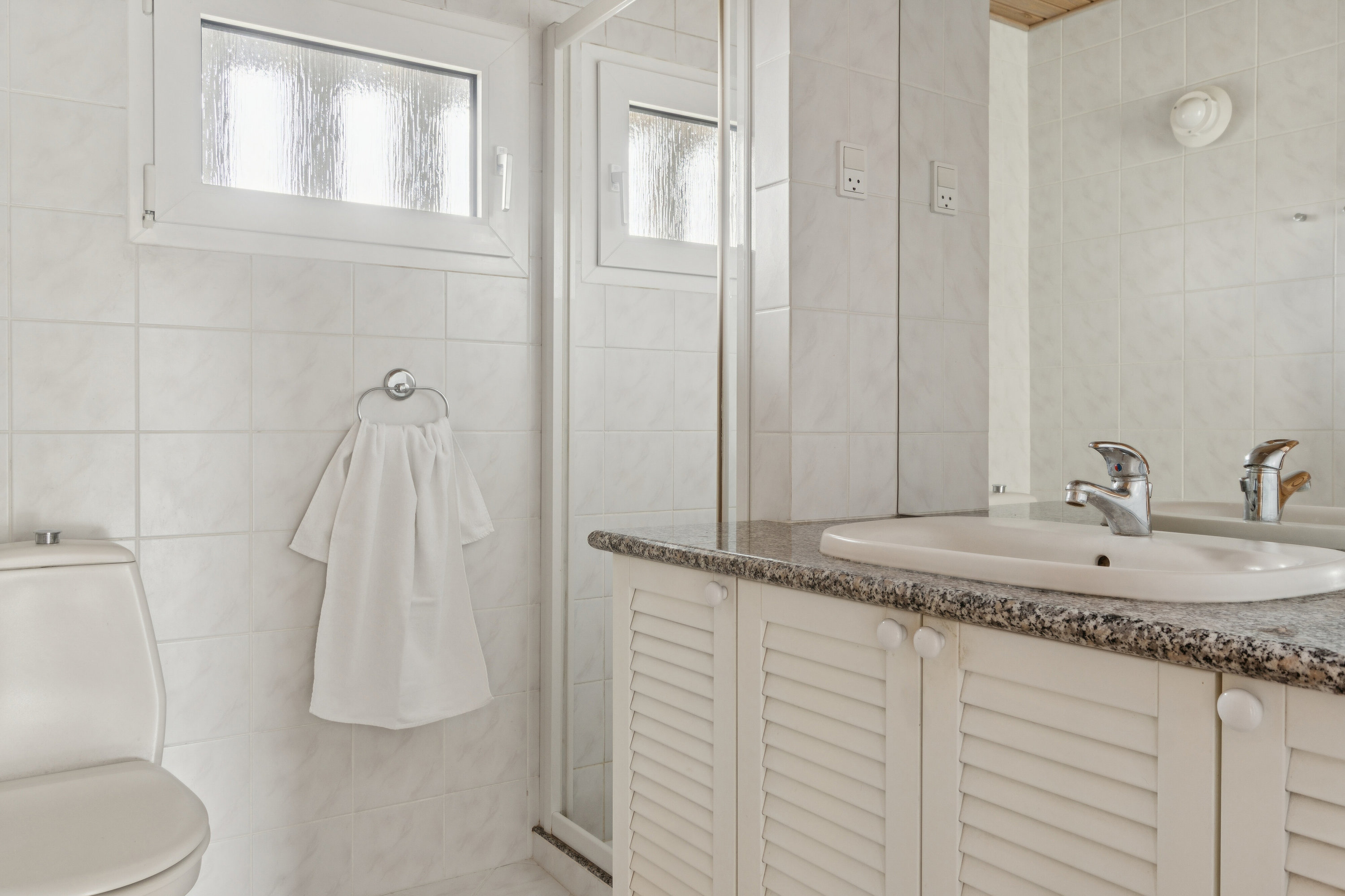 Fremhævet badeværelse billede i fuldskærmstilstand. Billede af Bygaden 13, Svogerslev, 4000 Roskilde