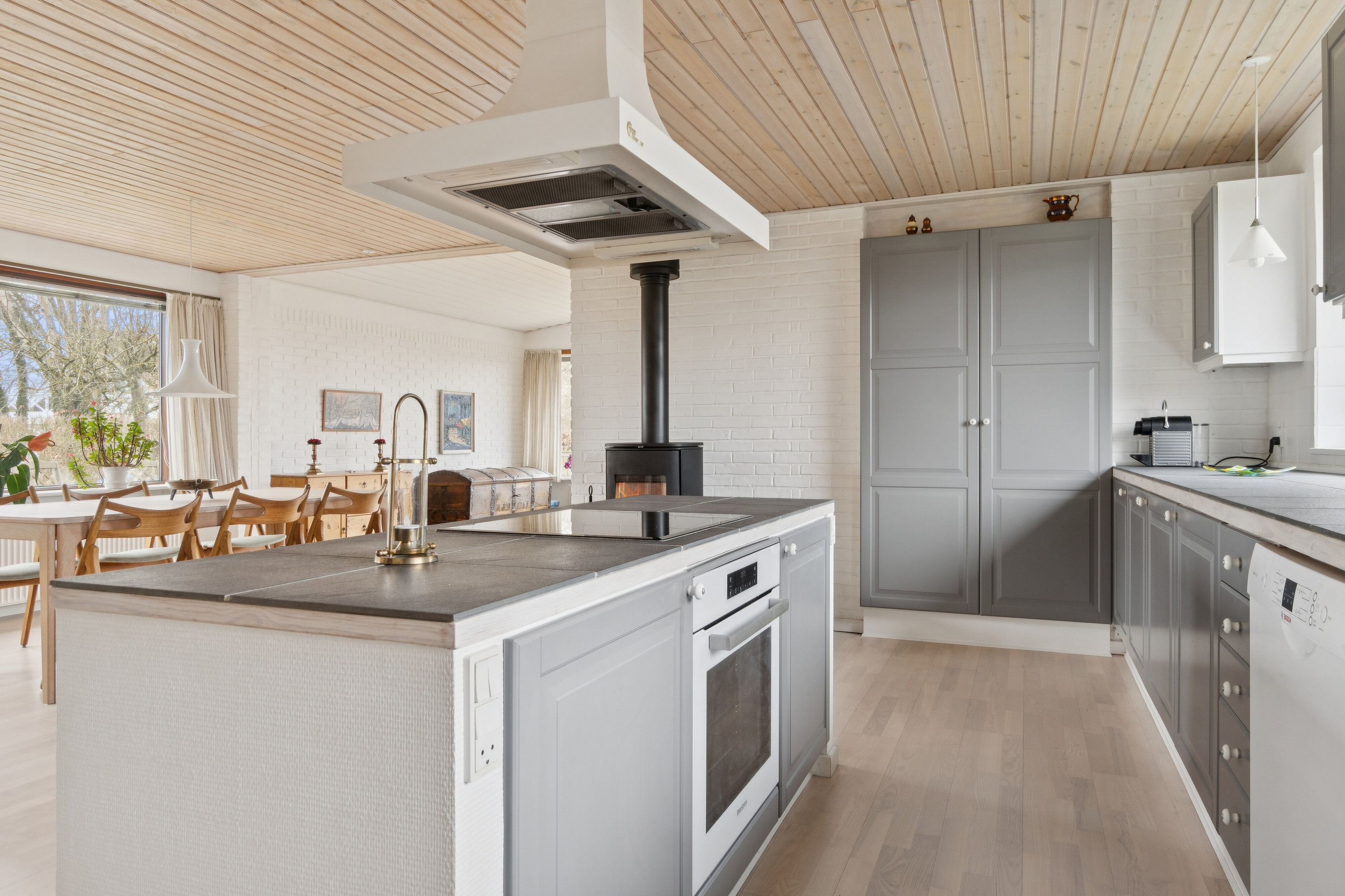 Fremhævet køkken billede i fuldskærmstilstand. Billede af Bygaden 13, Svogerslev, 4000 Roskilde