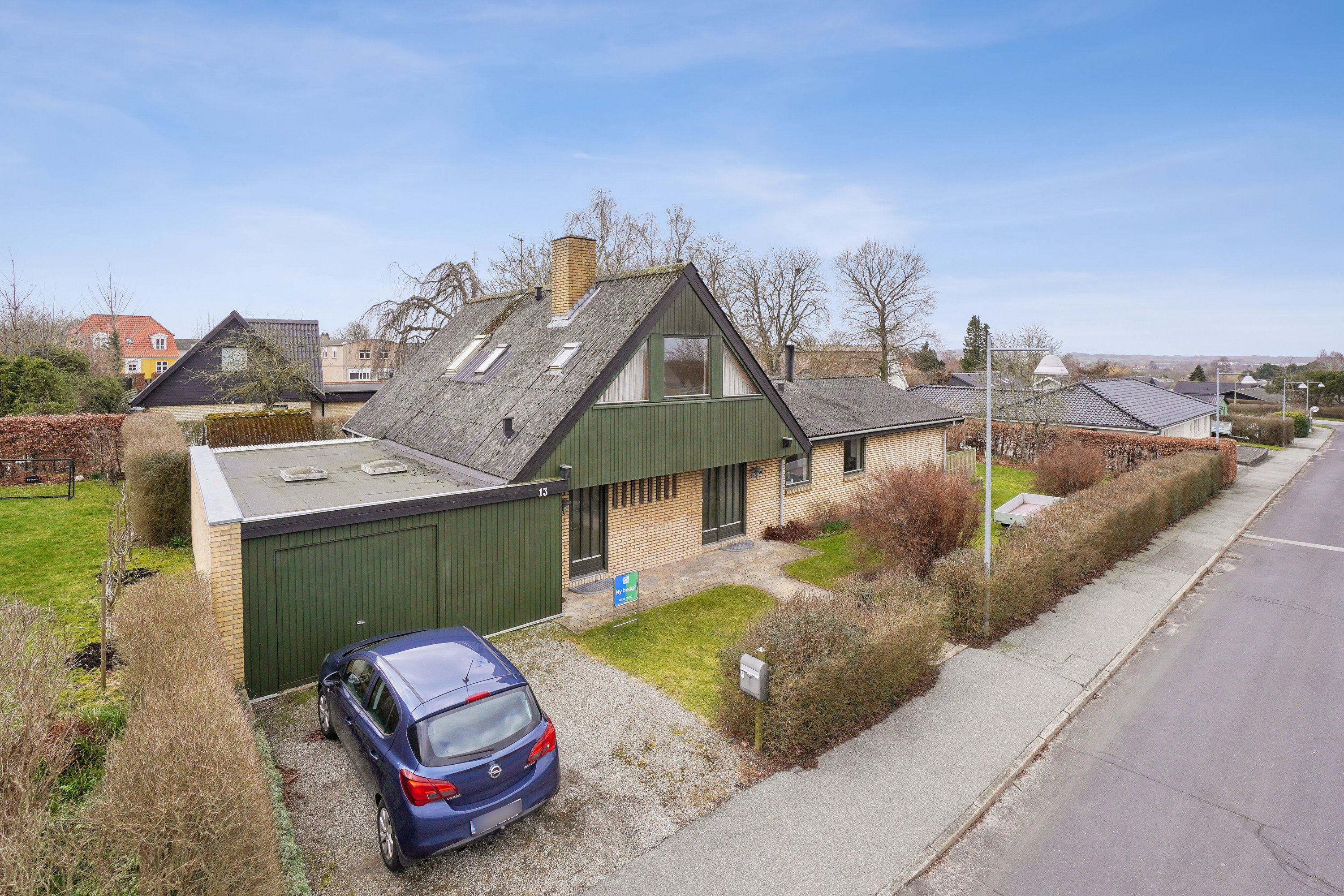 Fremhævet set fra vejen billede i fuldskærmstilstand. Billede af Bygaden 13, Svogerslev, 4000 Roskilde