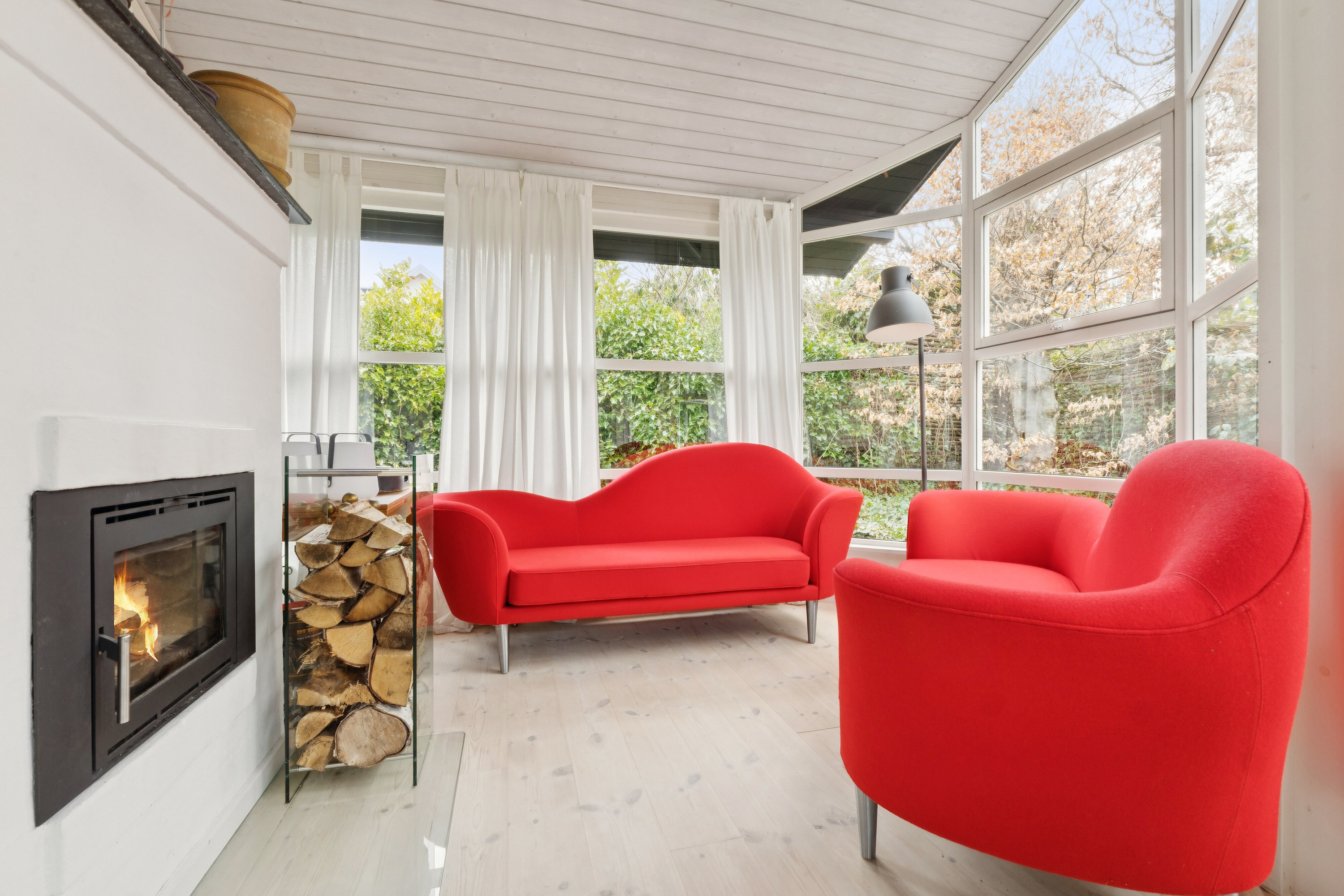 Fremhævet stue billede i fuldskærmstilstand. Billede af Lyngvej 6, 3100 Hornbæk