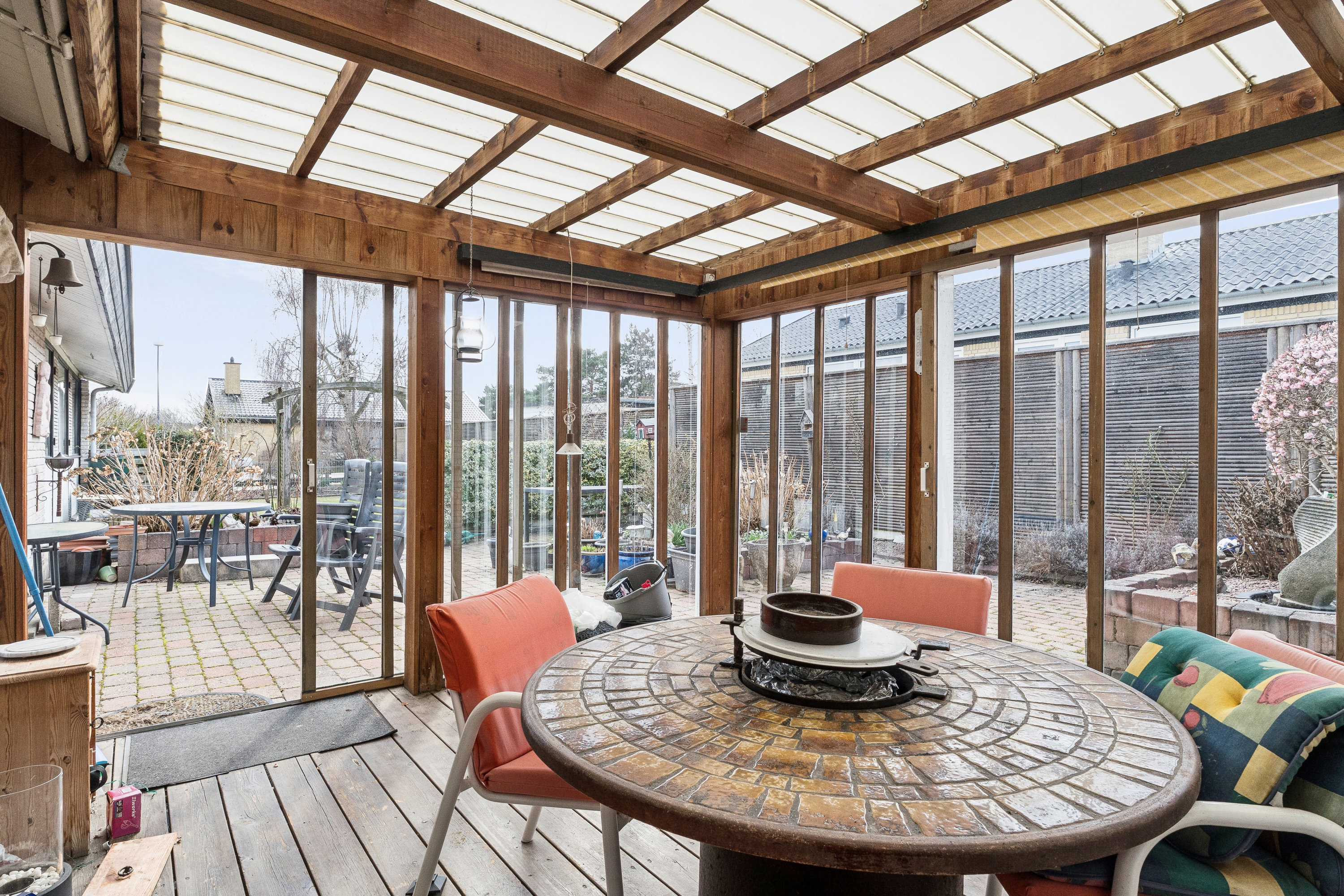 Fremhævet udestue billede i fuldskærmstilstand. Billede af Bjergbyvej 14, 2730 Herlev