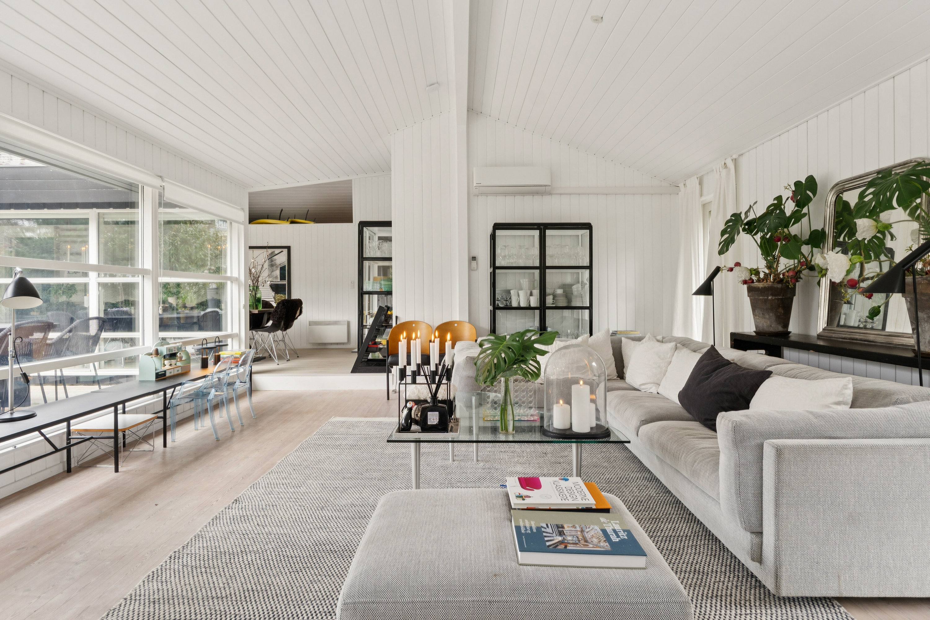 Fremhævet stue billede i fuldskærmstilstand. Billede af Lyngvej 6, 3100 Hornbæk