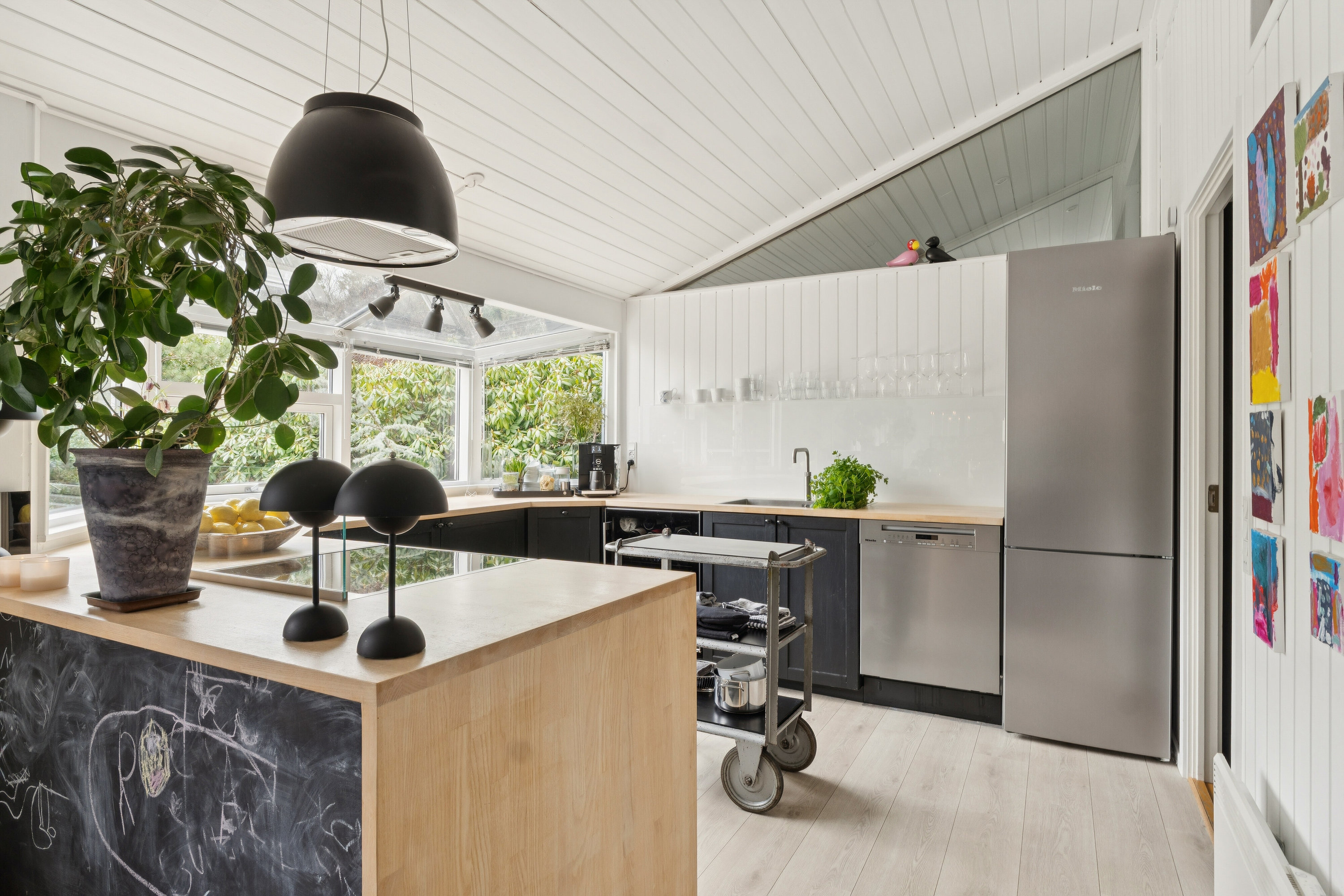 Fremhævet køkken billede i fuldskærmstilstand. Billede af Lyngvej 6, 3100 Hornbæk