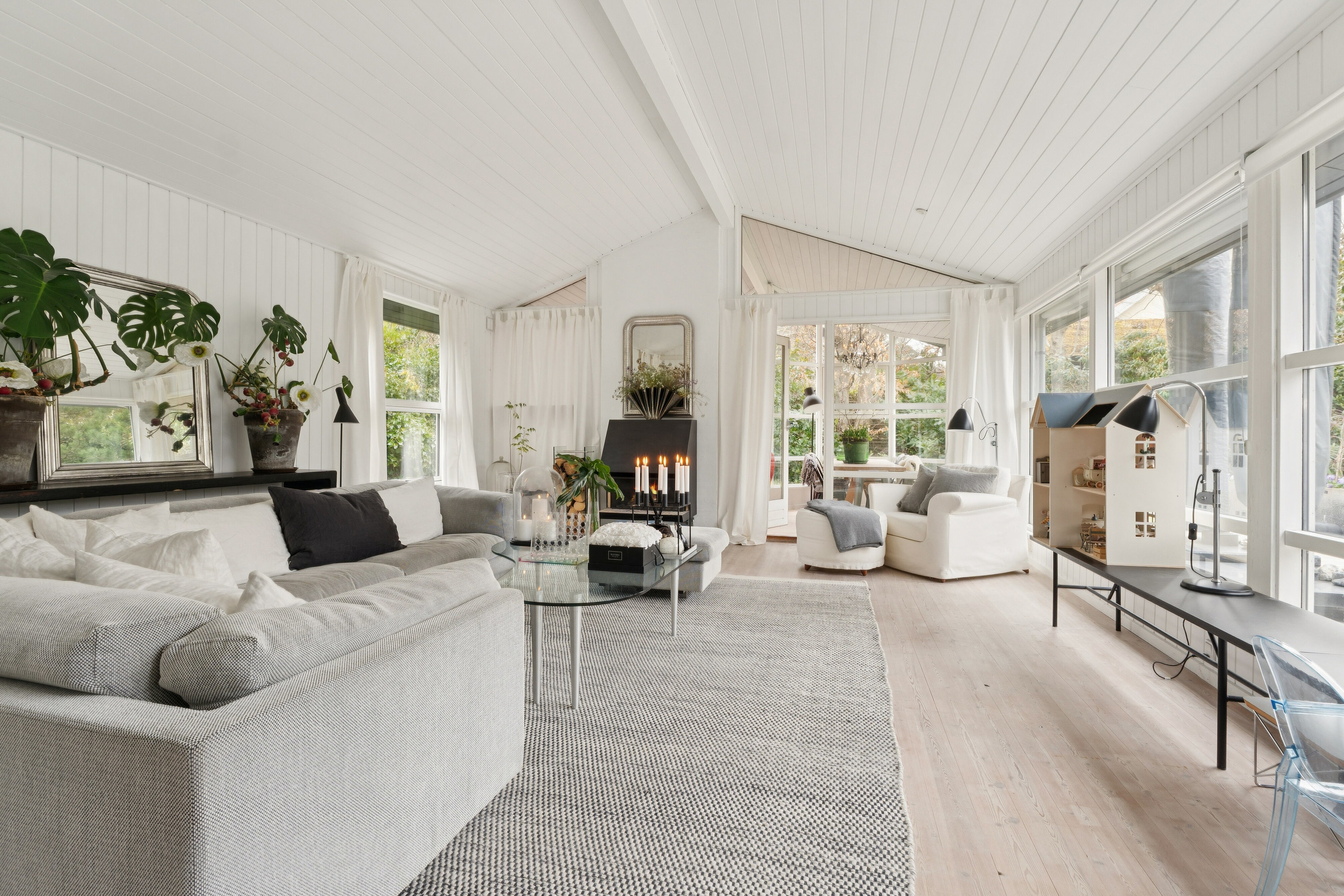 Fremhævet stue billede i fuldskærmstilstand. Billede af Lyngvej 6, 3100 Hornbæk