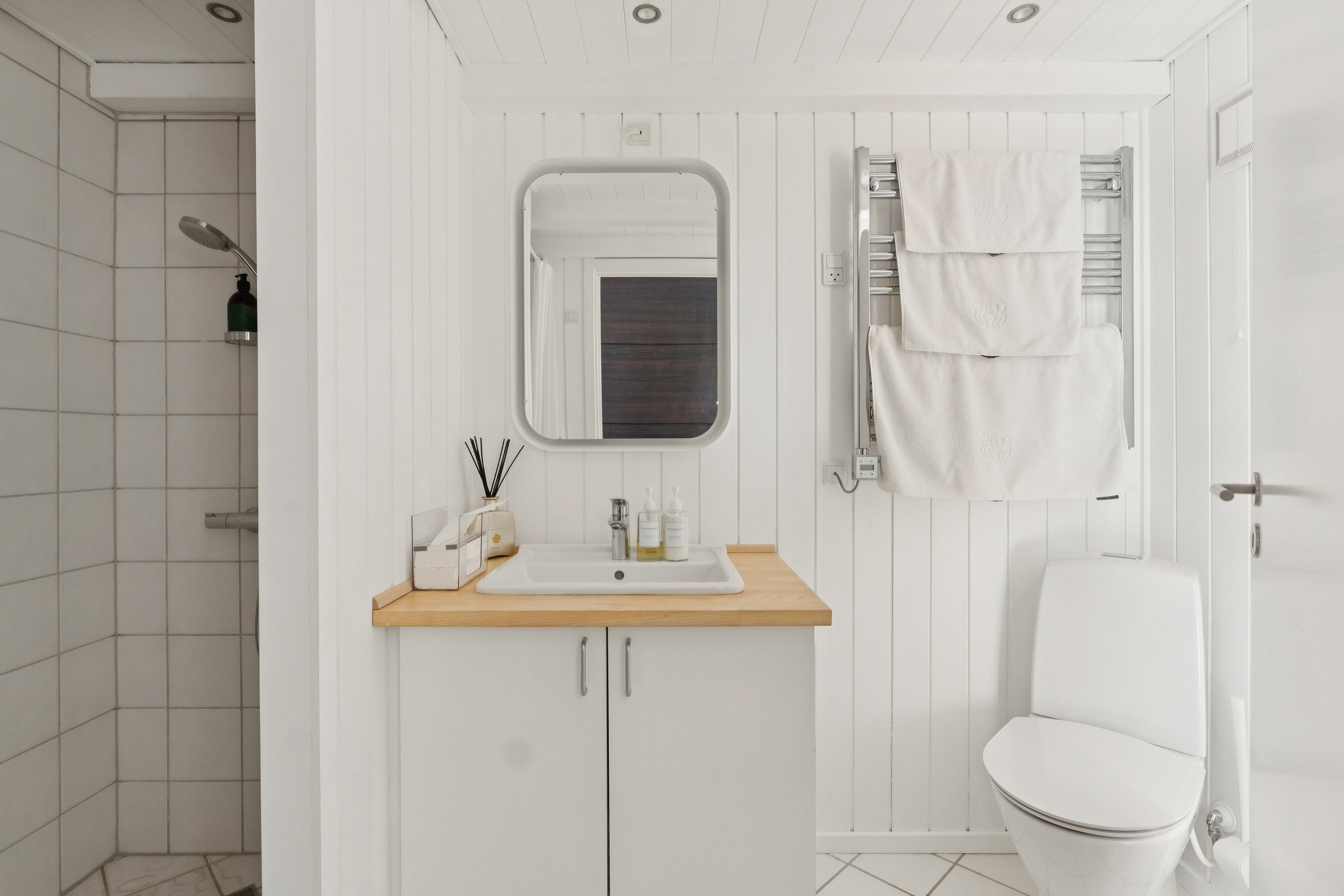 Fremhævet badeværelse billede i fuldskærmstilstand. Billede af Lyngvej 6, 3100 Hornbæk