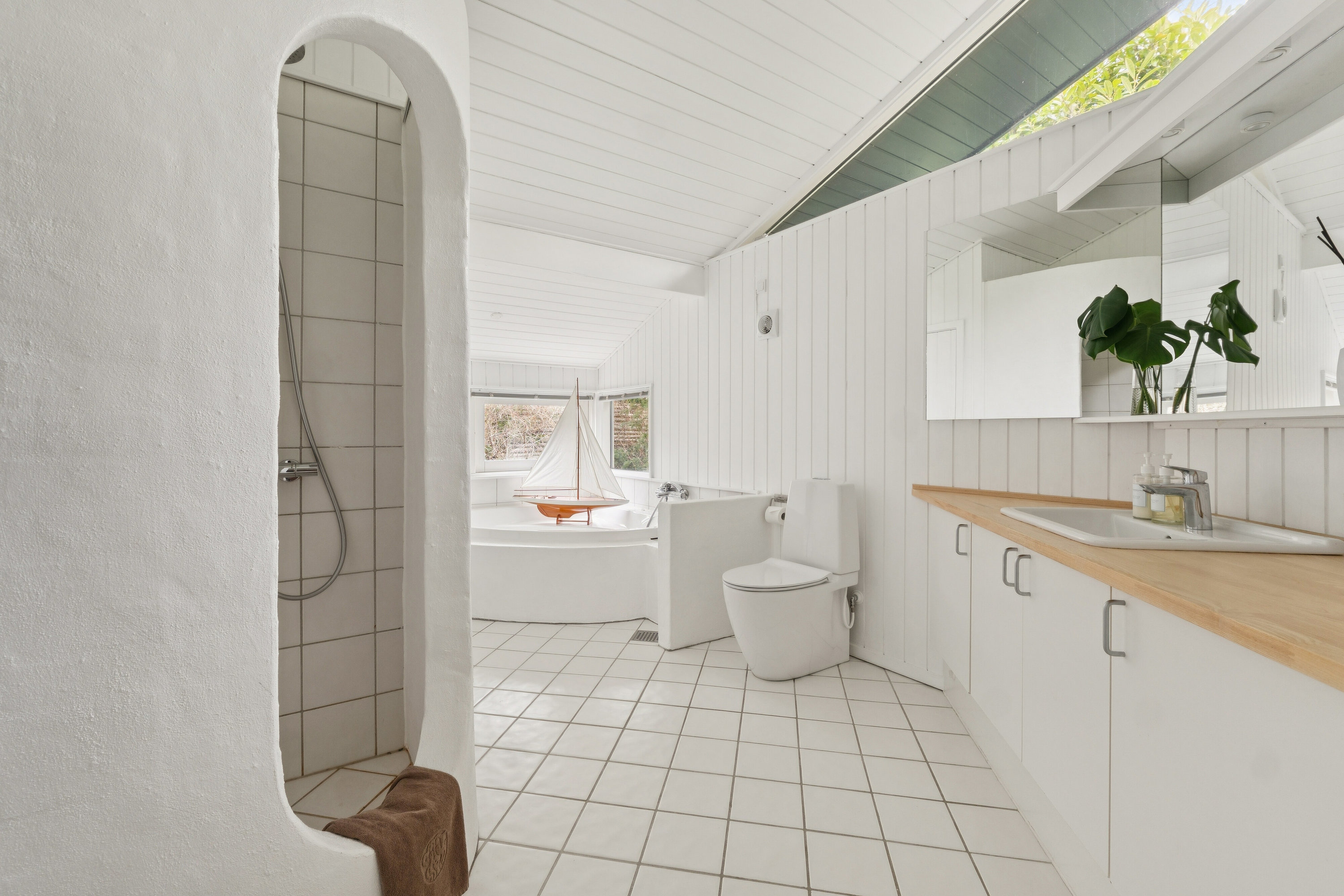 Fremhævet badeværelse billede i fuldskærmstilstand. Billede af Lyngvej 6, 3100 Hornbæk