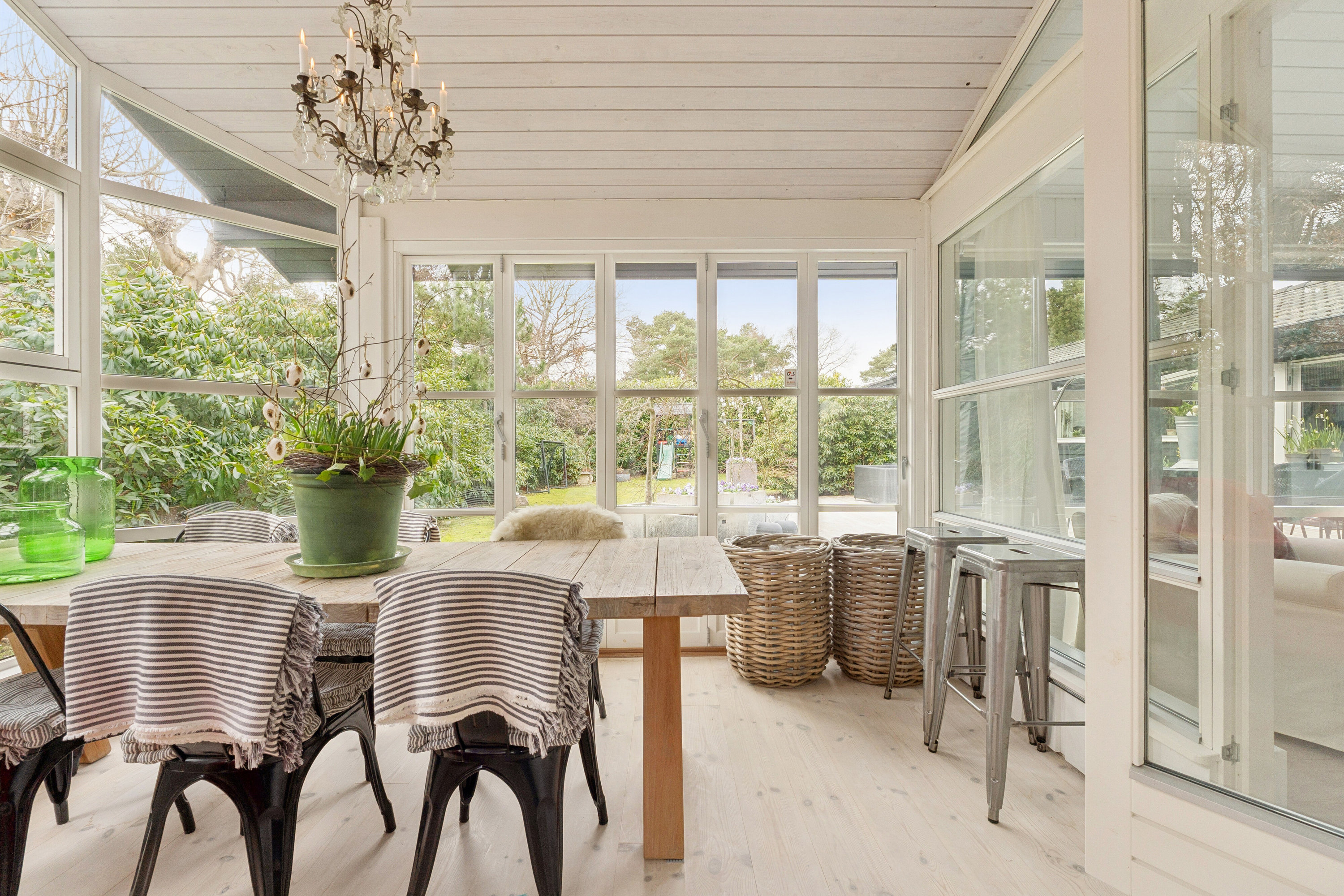 Fremhævet spisestue billede i fuldskærmstilstand. Billede af Lyngvej 6, 3100 Hornbæk