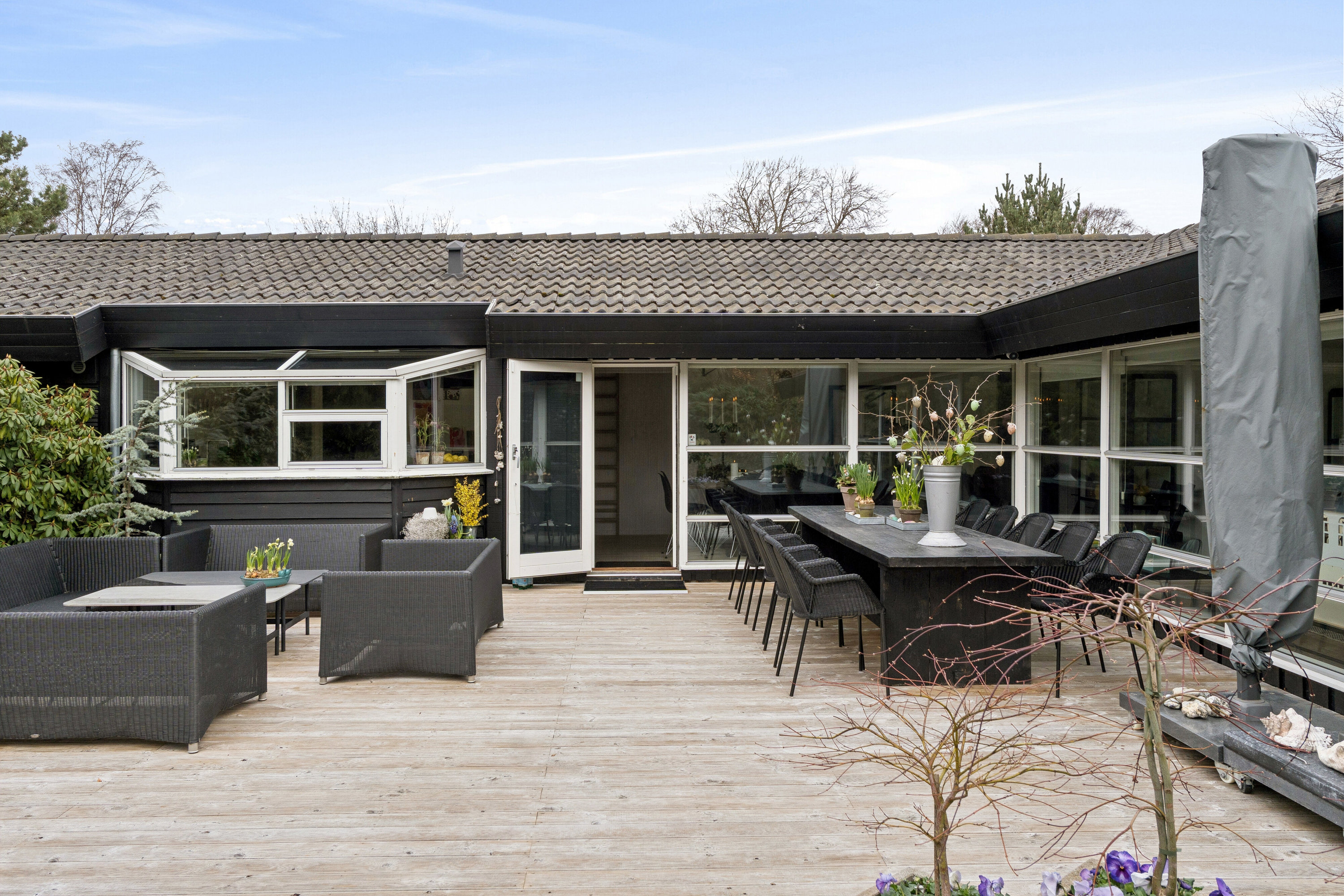 Fremhævet terrasse billede i fuldskærmstilstand. Billede af Lyngvej 6, 3100 Hornbæk