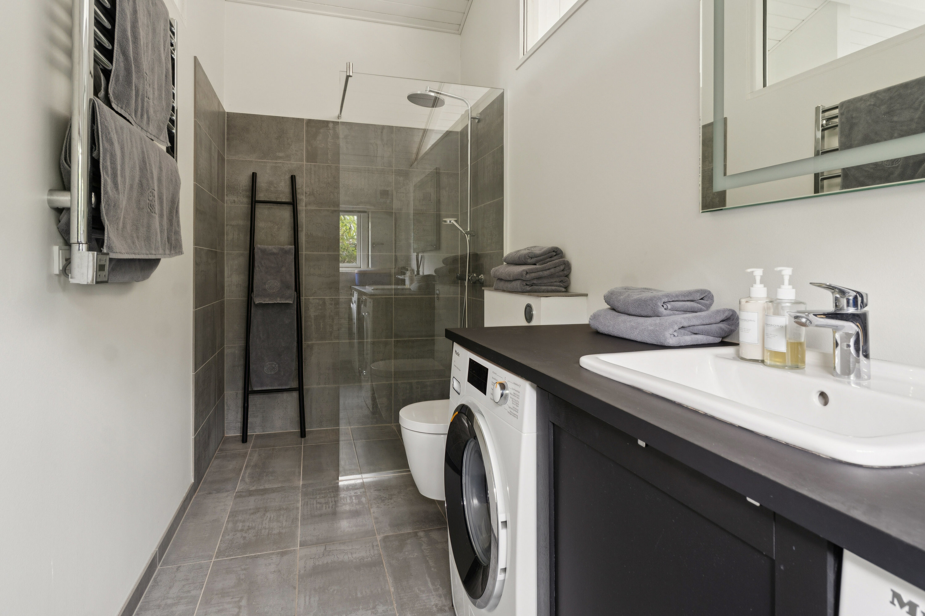 Fremhævet badeværelse billede i fuldskærmstilstand. Billede af Lyngvej 6, 3100 Hornbæk