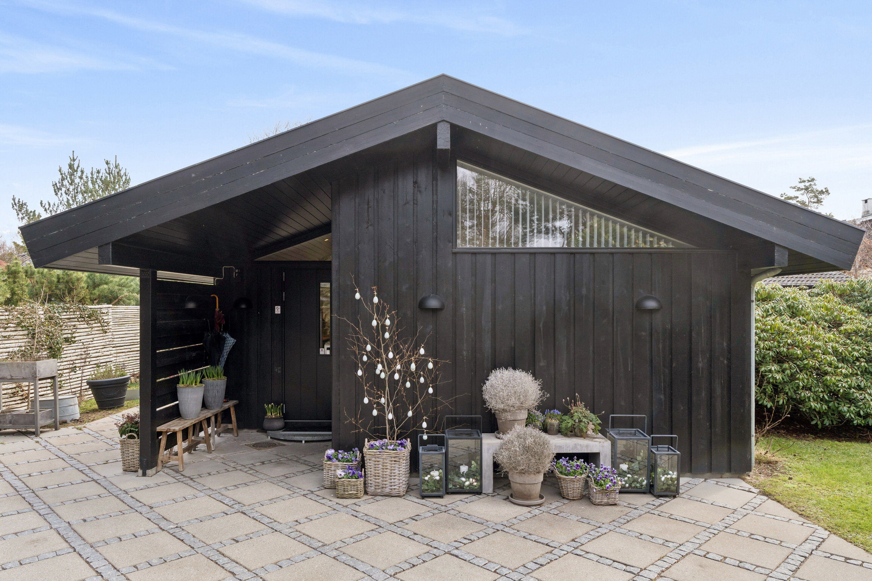 Fremhævet set fra haven billede i fuldskærmstilstand. Billede af Lyngvej 6, 3100 Hornbæk