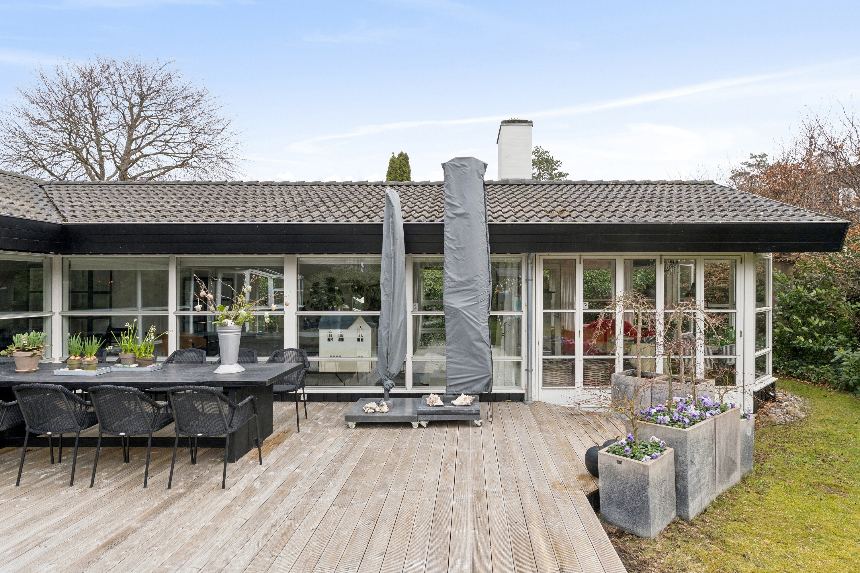 Fremhævet terrasse billede i fuldskærmstilstand. Billede af Lyngvej 6, 3100 Hornbæk