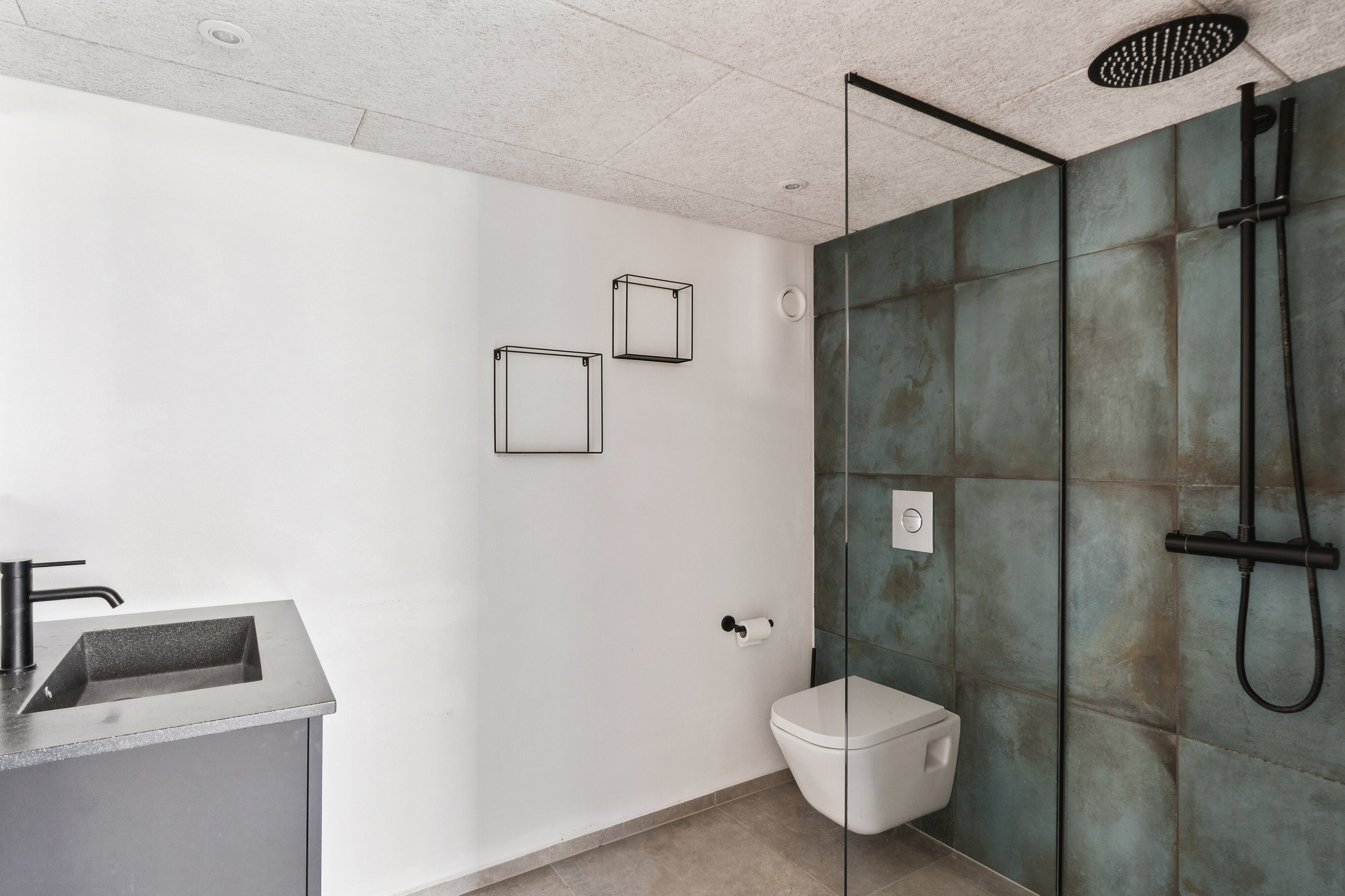 Fremhævet badeværelse billede i fuldskærmstilstand. Billede af Paxvej 7, 9830 Tårs