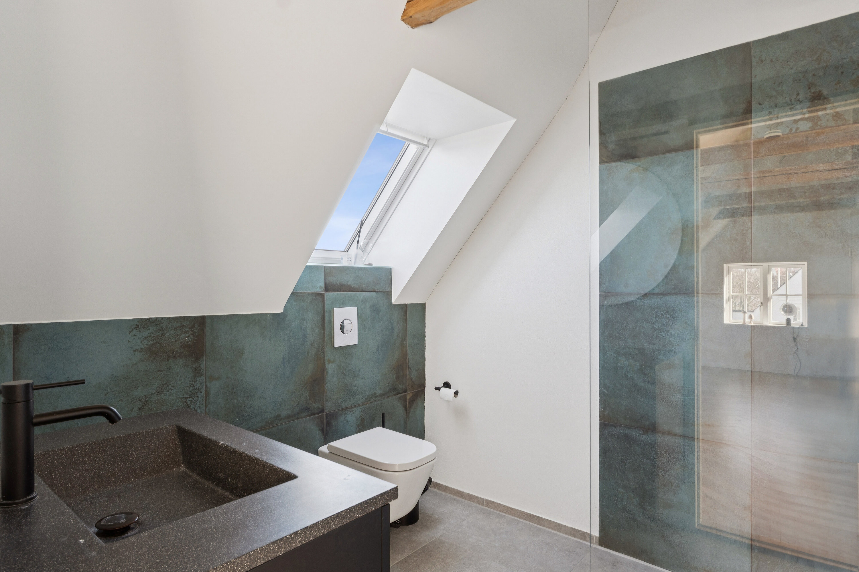 Fremhævet badeværelse billede i fuldskærmstilstand. Billede af Paxvej 7, 9830 Tårs