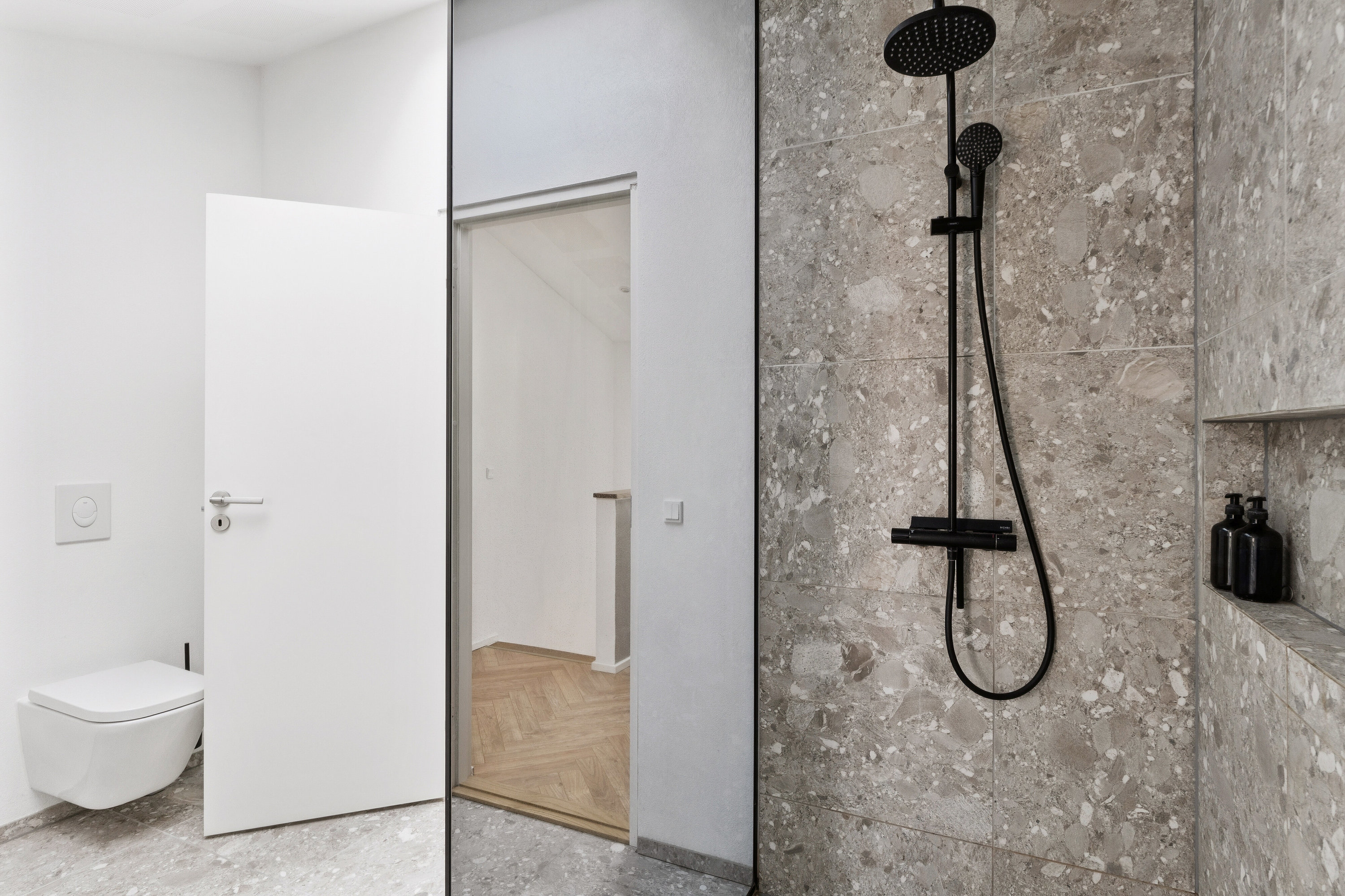 Fremhævet badeværelse billede i fuldskærmstilstand. Billede af Paxvej 7, 9830 Tårs