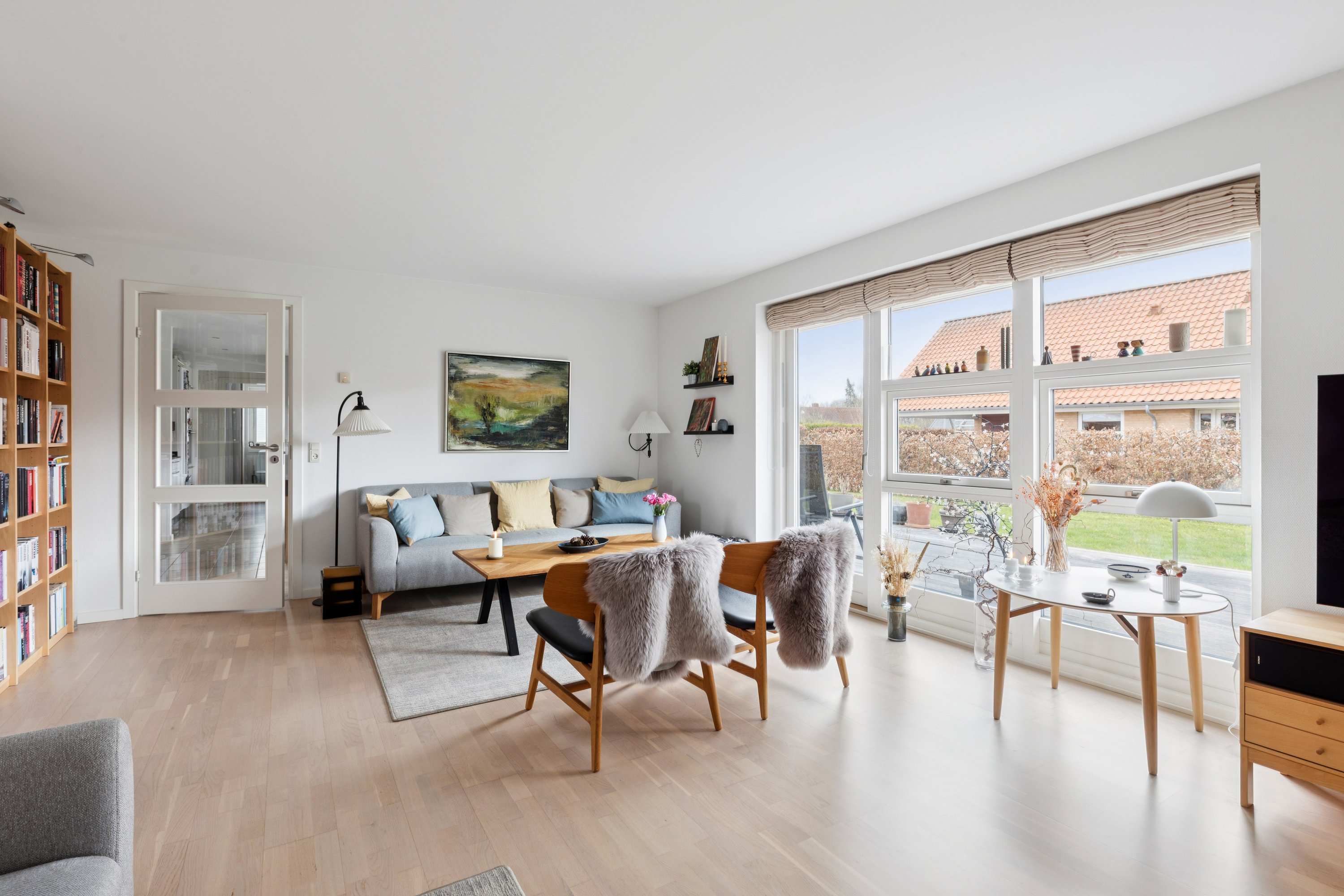 Fremhævet stue billede i fuldskærmstilstand. Billede af Ellekilde 11, 2635 Ishøj