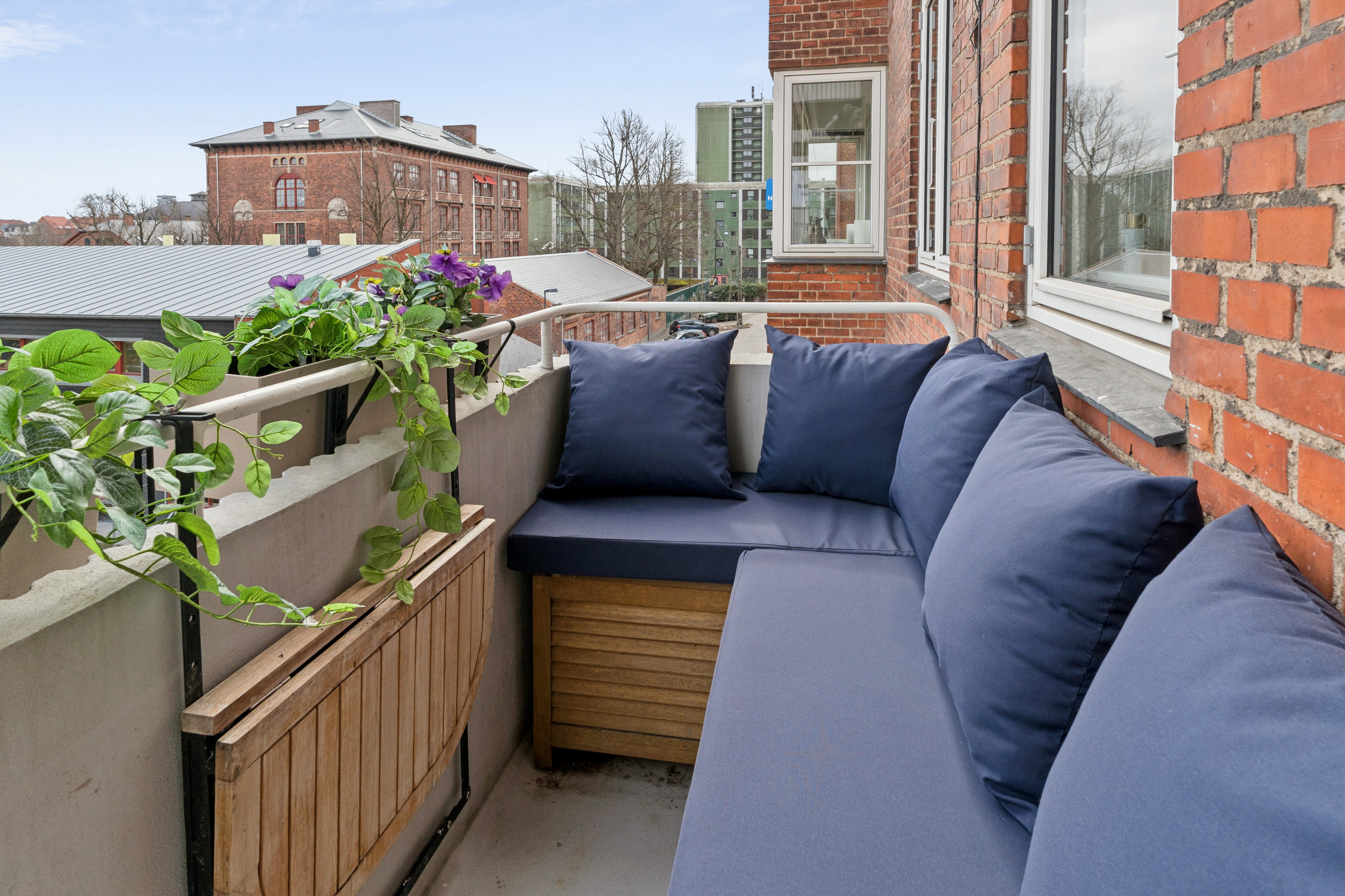 Fremhævet altan billede i fuldskærmstilstand. Billede af Østerbrogade 208, 2. mf., 2100 København Ø