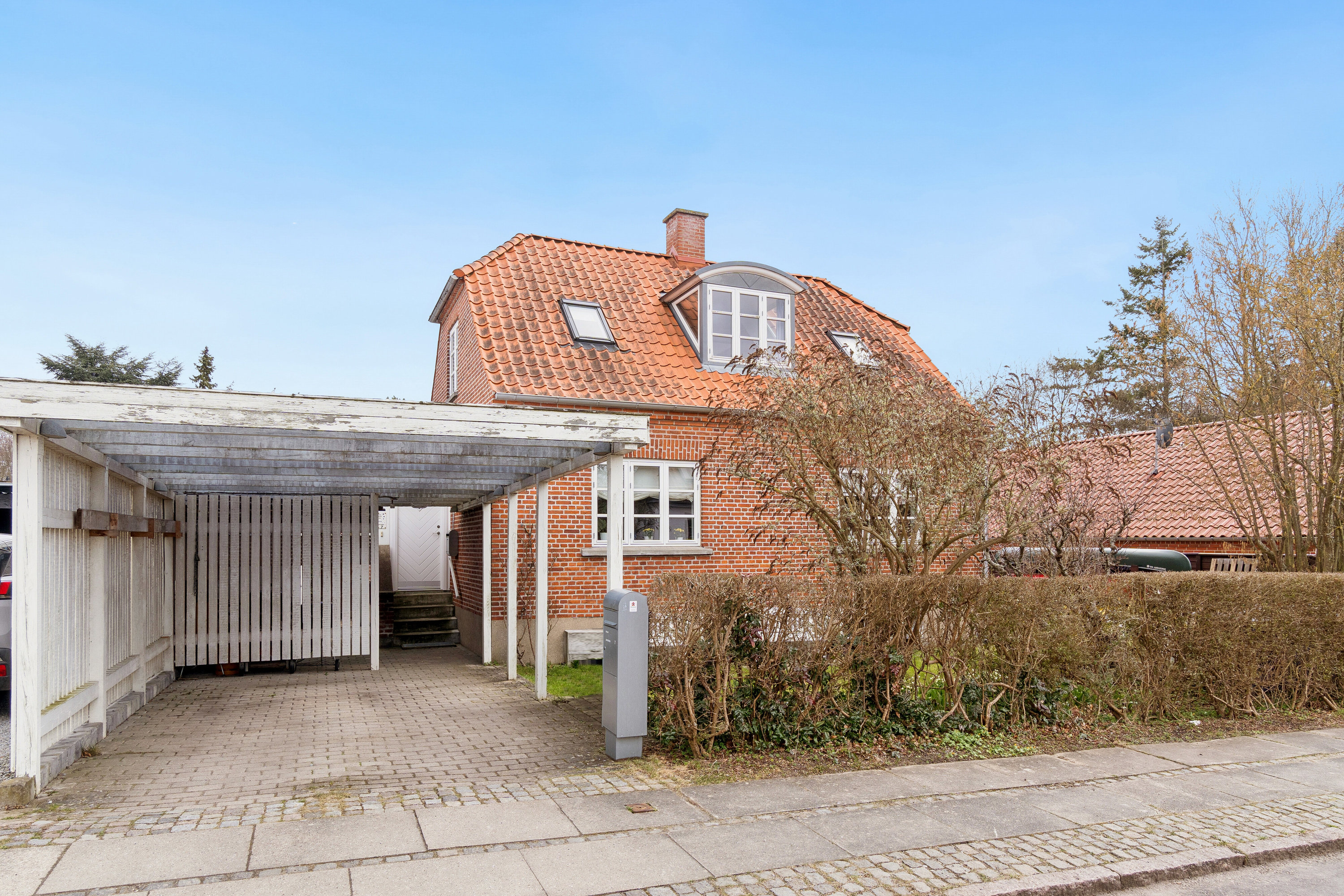 Fremhævet udendørs billede i fuldskærmstilstand. Billede af Violvej 7, 2600 Glostrup