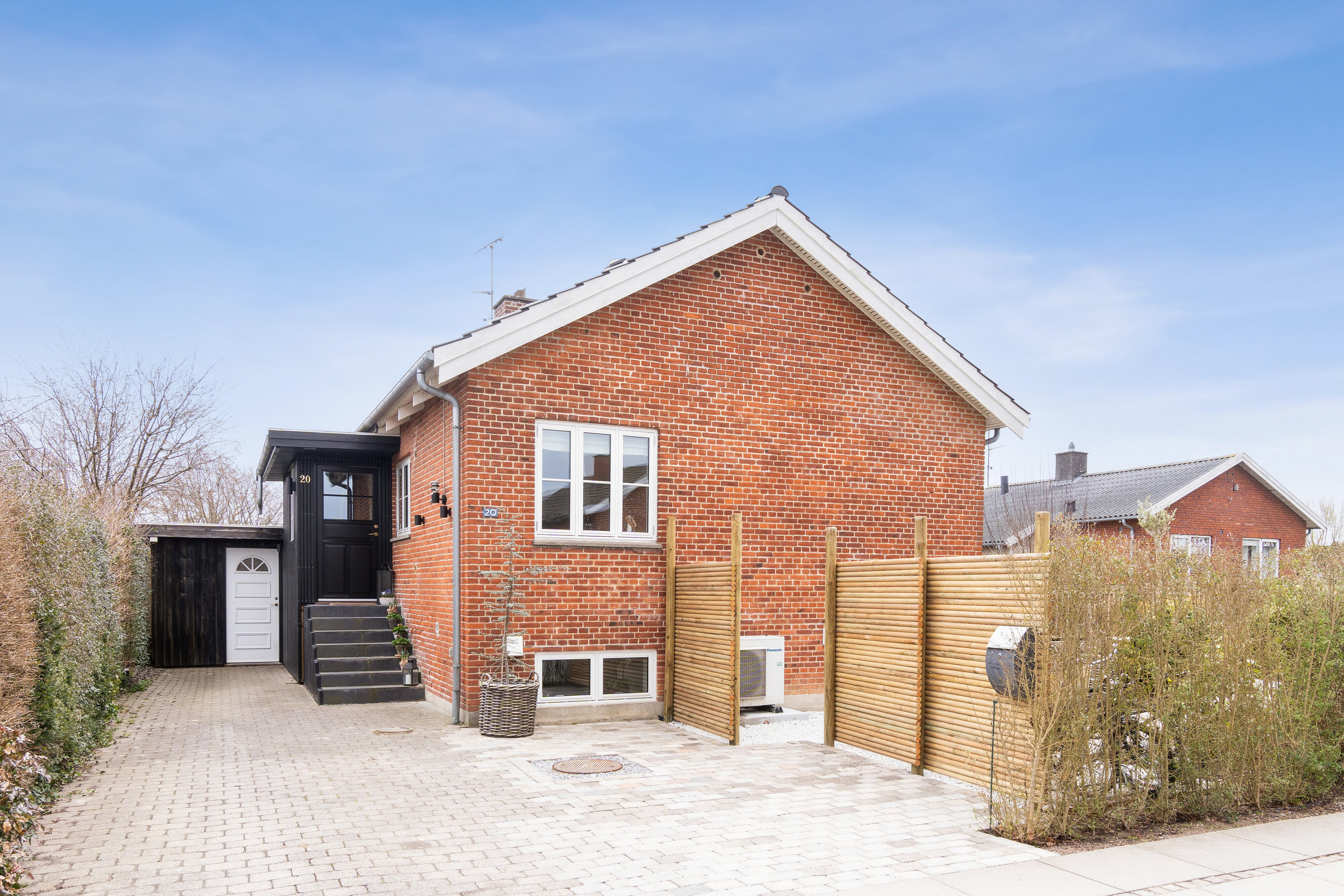 Fremhævet set fra vejen billede i fuldskærmstilstand. Billede af Spurvevej 20, 2600 Glostrup