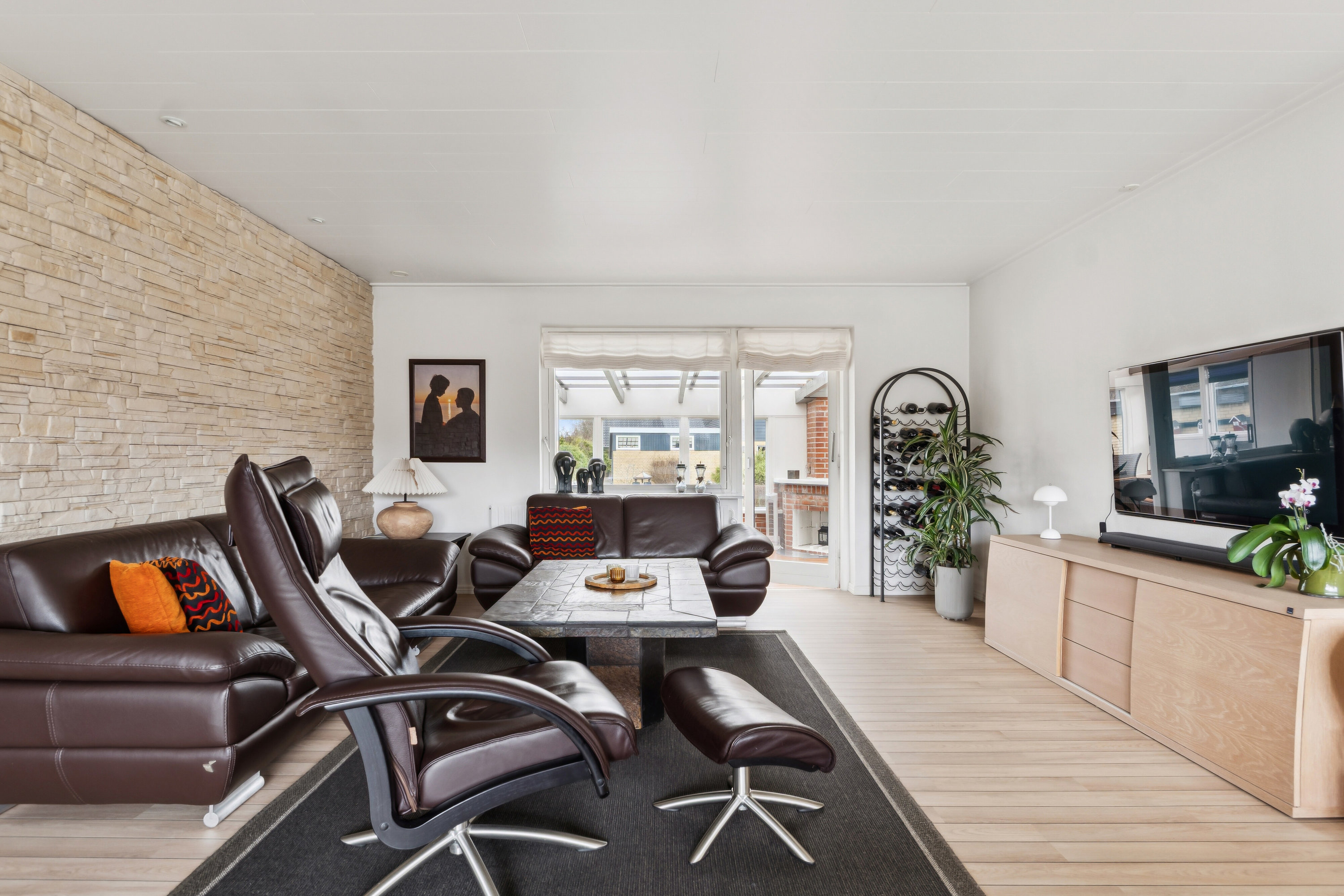 Fremhævet stue billede i fuldskærmstilstand. Billede af Egevej 37, 7470 Karup J