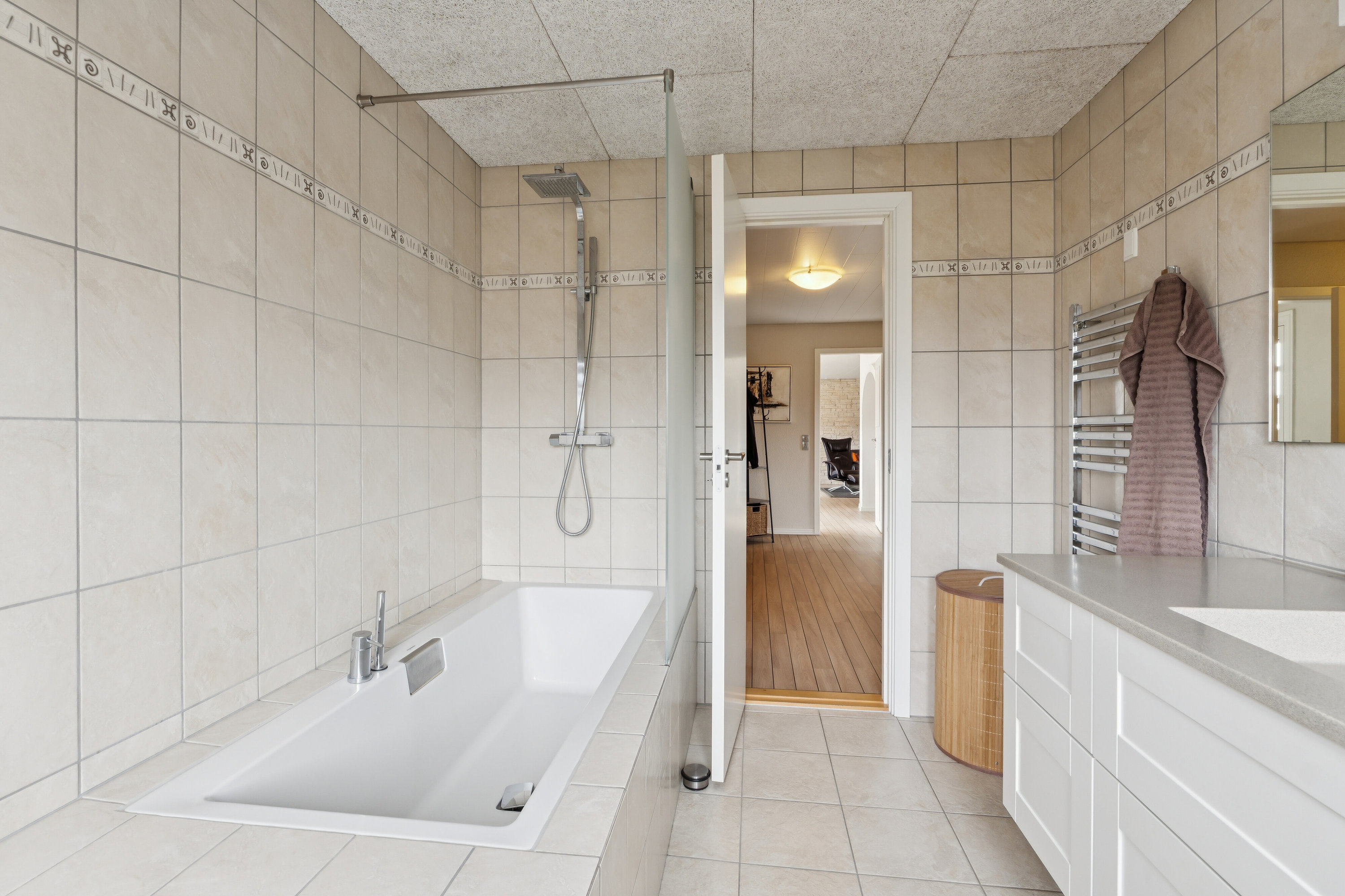 Fremhævet badeværelse billede i fuldskærmstilstand. Billede af Egevej 37, 7470 Karup J