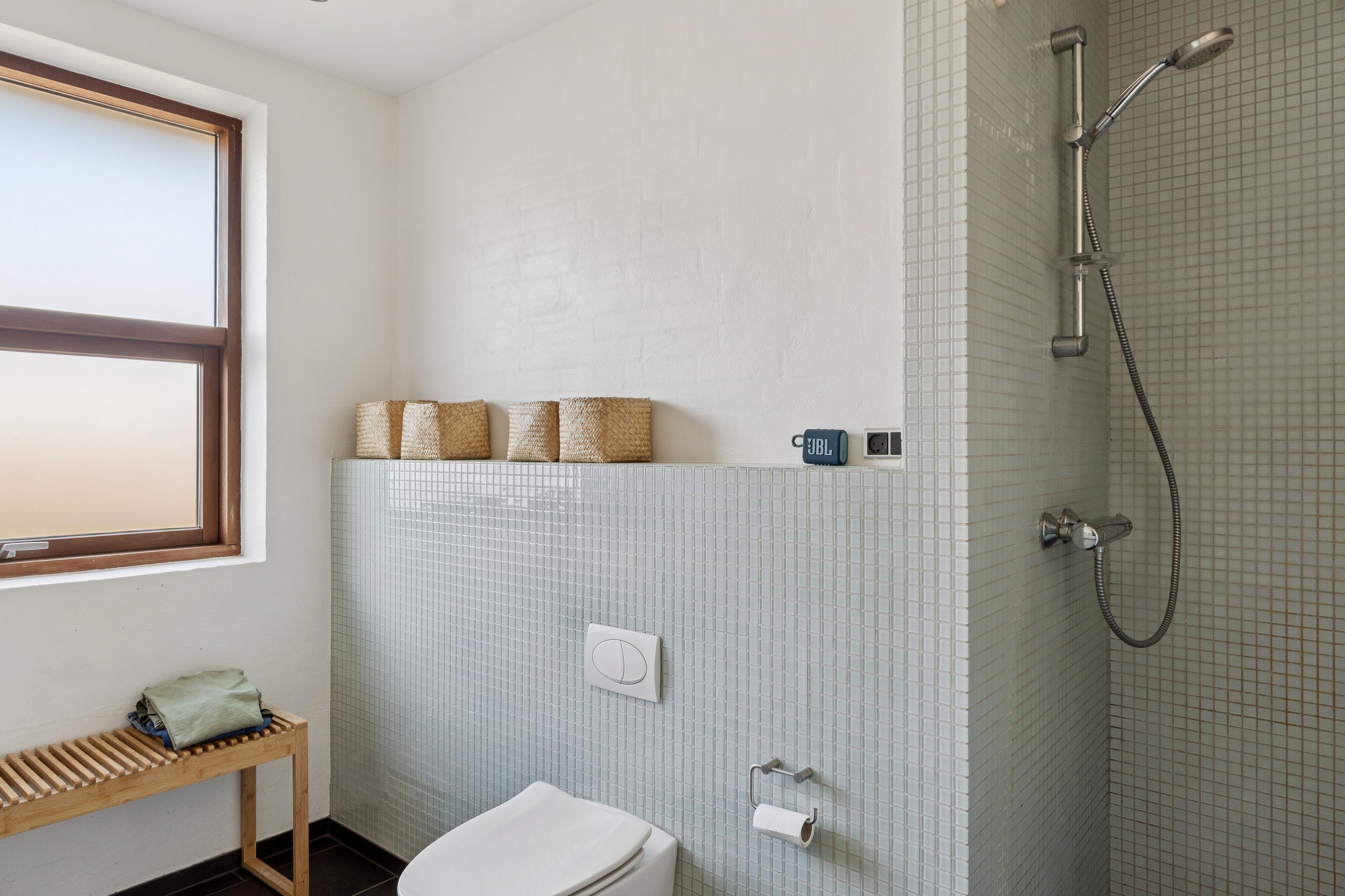 Fremhævet badeværelse billede i fuldskærmstilstand. Billede af Fuglekongevej 8, 9800 Hjørring