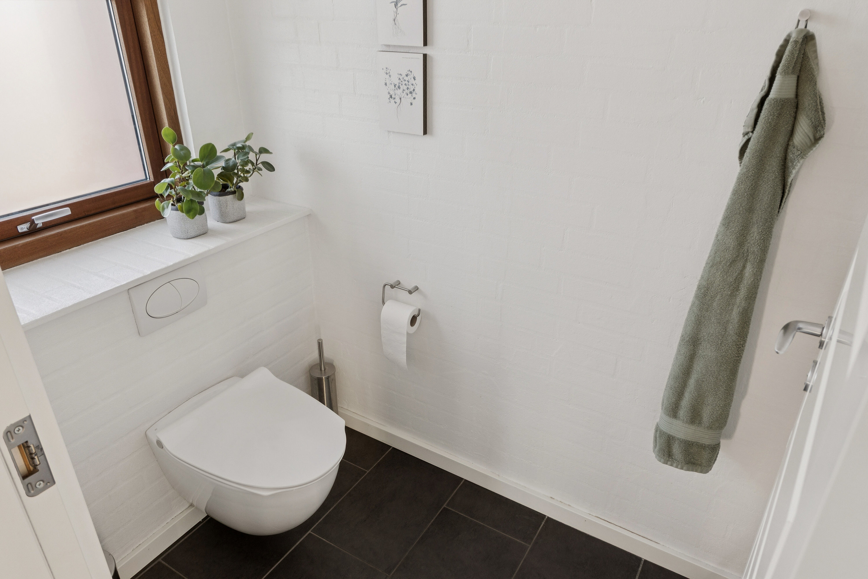 Fremhævet badeværelse billede i fuldskærmstilstand. Billede af Fuglekongevej 8, 9800 Hjørring